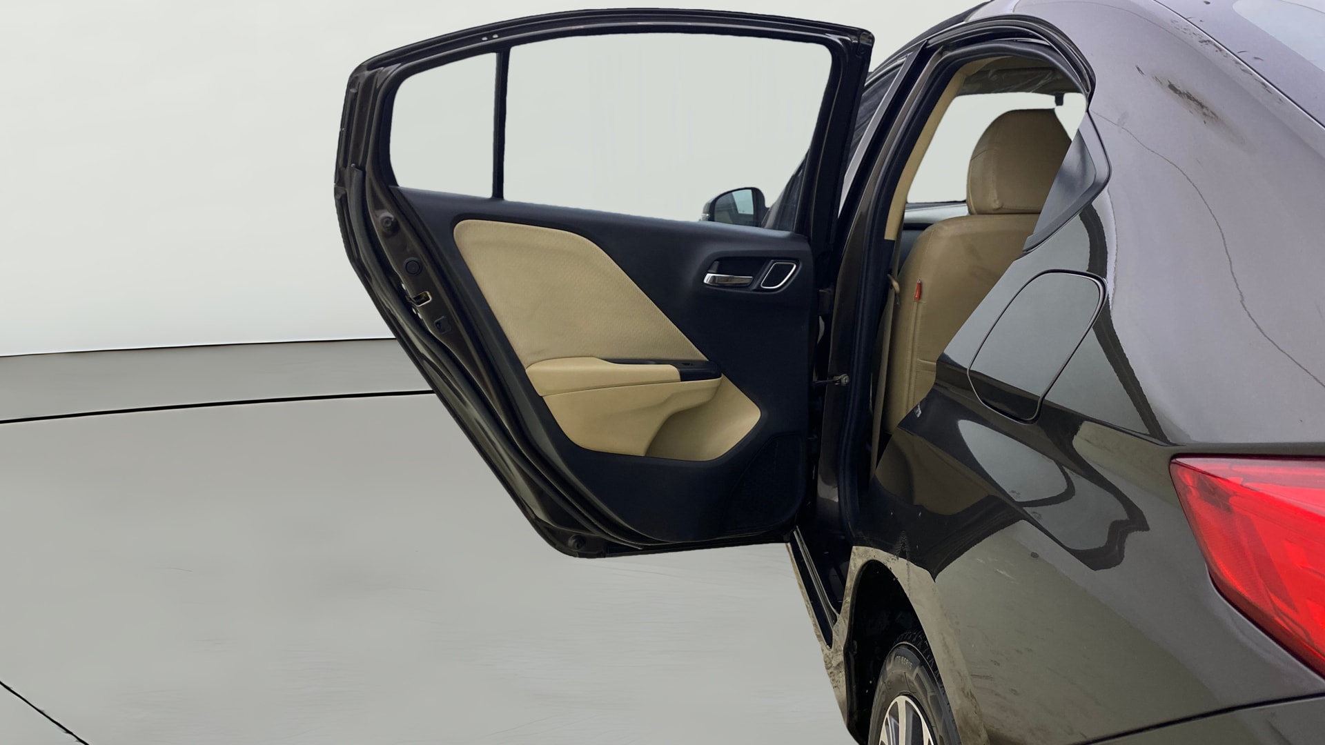 View 2022 Honda City ZX MT Diesel Anniversary Edition Image 23 Used 2022 Honda City ZX MT Diesel Anniversary Edition Image 23