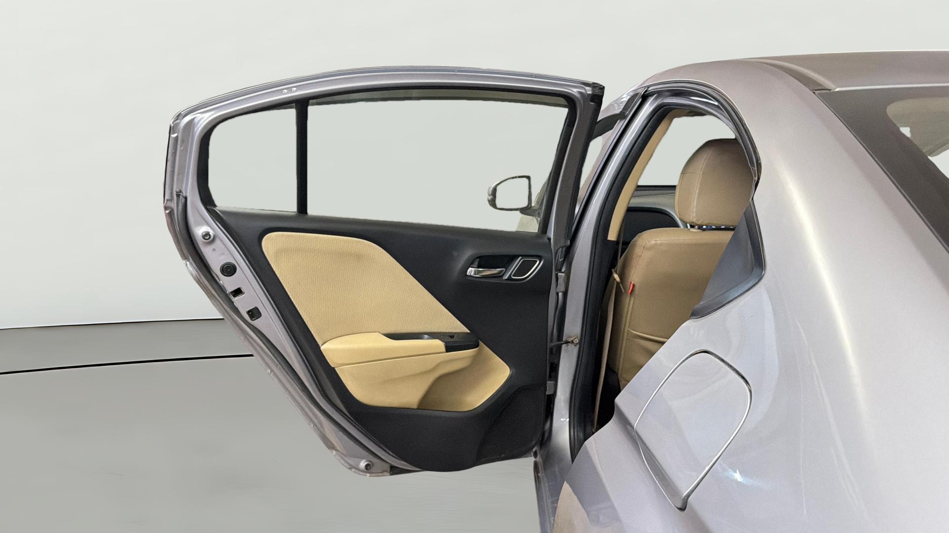 View 2022 Honda City ZX MT Diesel Anniversary Edition Image 23 Used 2022 Honda City ZX MT Diesel Anniversary Edition Image 23