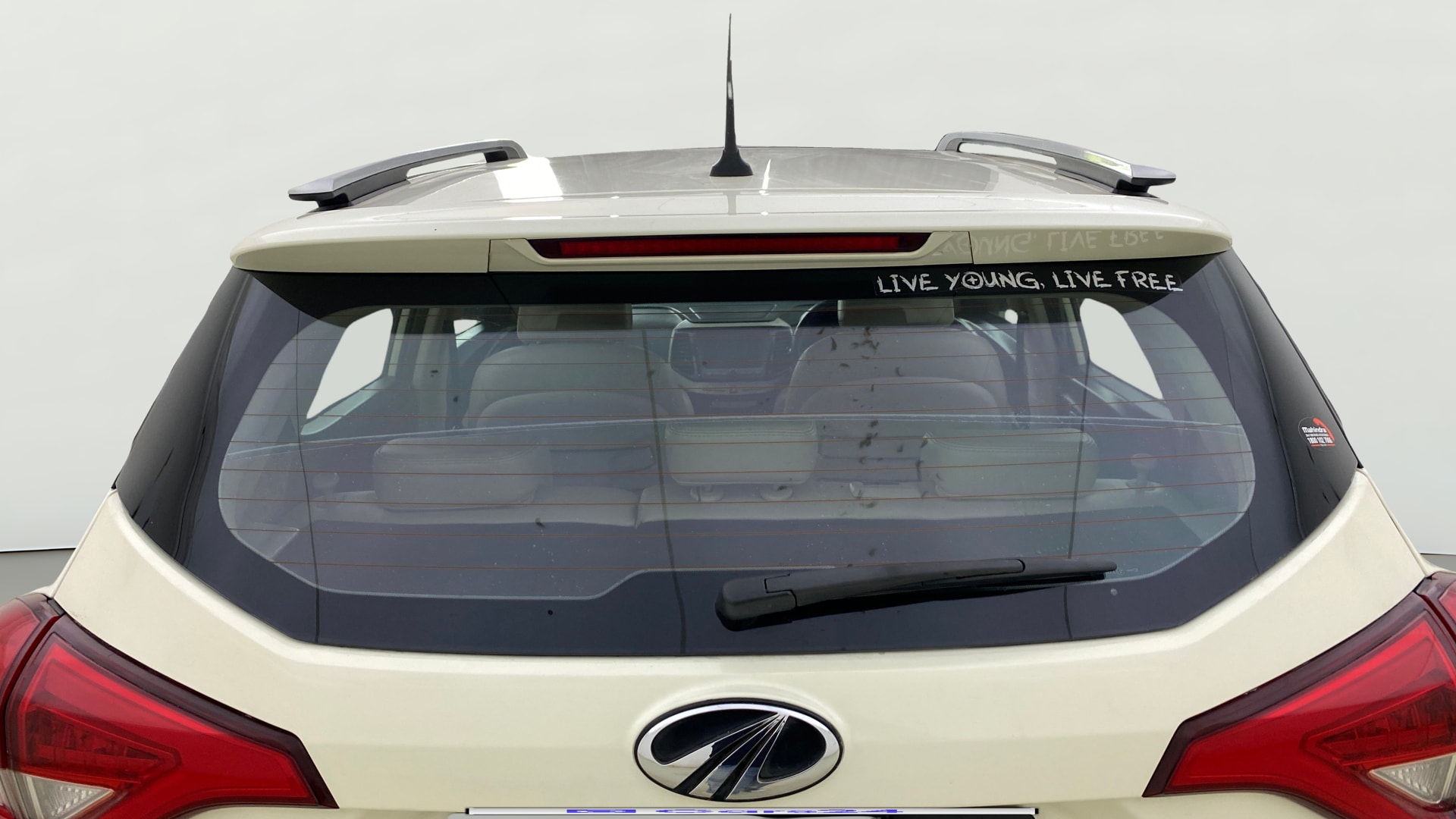 View 2019 Mahindra XUV300 W4 Petrol BS IV Image 4 Used 2019 Mahindra XUV300 W4 Petrol BS IV Image 4