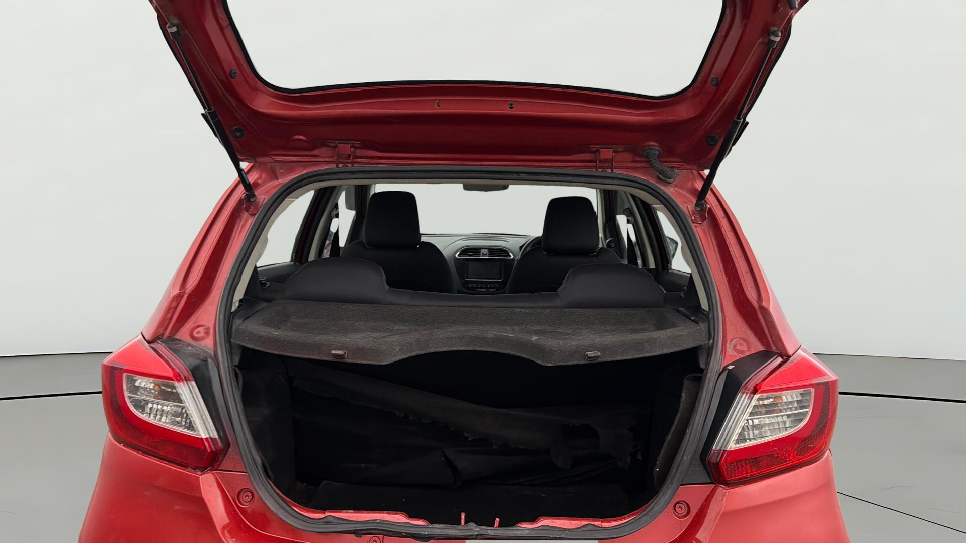 View 2019 Tata Tiago Revotorq XB Image 36 Used 2019 Tata Tiago Revotorq XB Image 36