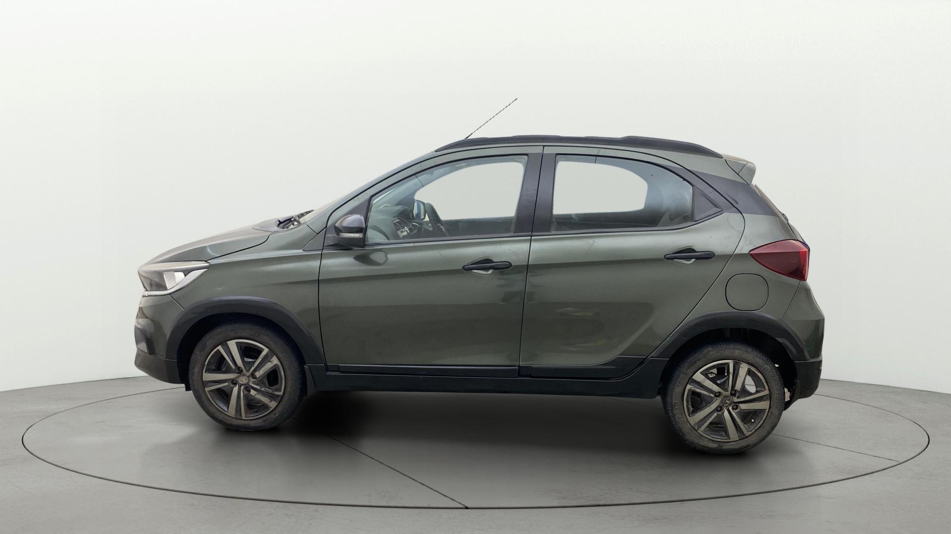 View 2022 Tata Tiago NRG XZ Revotron AMT Image 5 Used 2022 Tata Tiago NRG XZ Revotron AMT Image 5