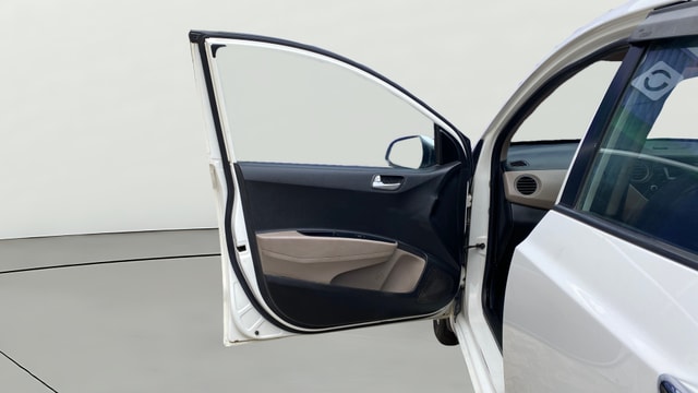 View Hyundai Xcent Image 33 Used Hyundai Xcent Image 33