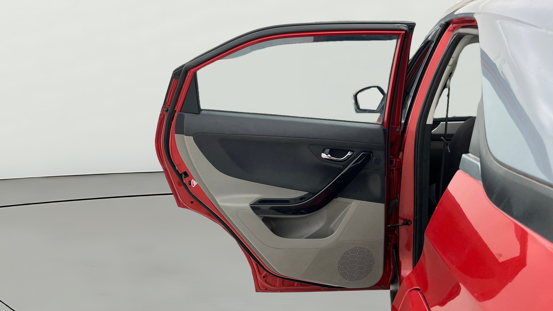 View 2019 Tata Nexon Revotorq XZ Plus Dual Tone Image 23 Used 2019 Tata Nexon Revotorq XZ Plus Dual Tone Image 23