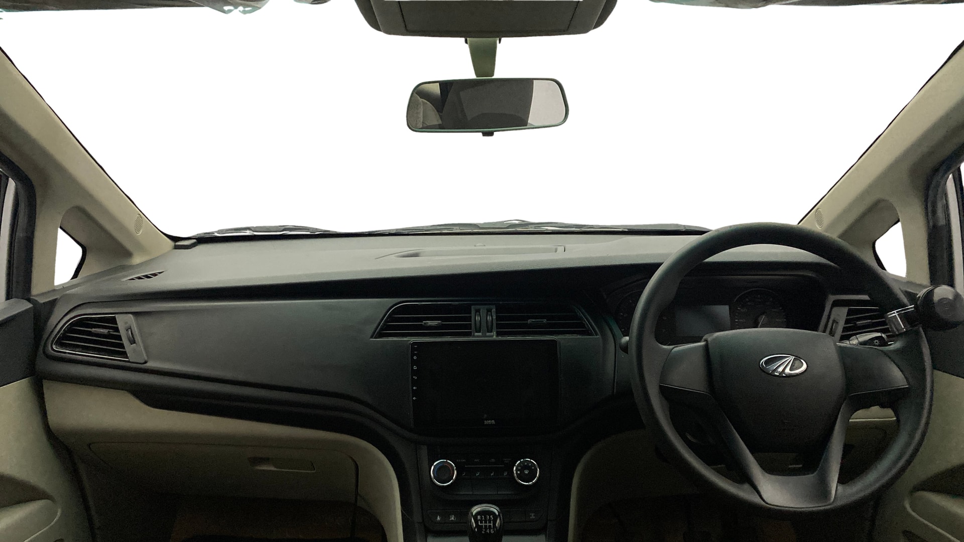 View 2021 Mahindra Marazzo M2 7-Seater Image 16 Used 2021 Mahindra Marazzo M2 7-Seater Image 16