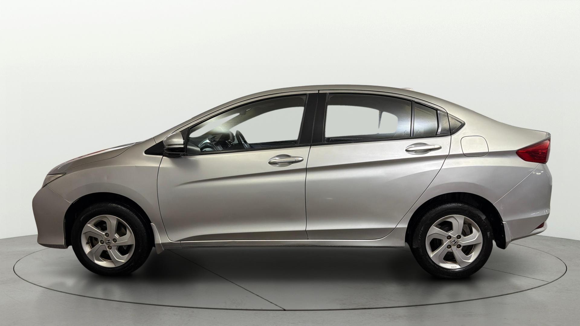 View 2016 Honda City ZX MT Diesel Anniversary Edition Image 6 Used 2016 Honda City ZX MT Diesel Anniversary Edition Image 6