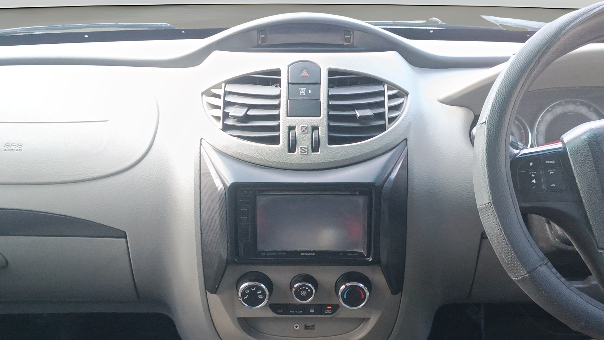 View 2016 Mahindra NuvoSport N8 Image 33 Used 2016 Mahindra NuvoSport N8 Image 33