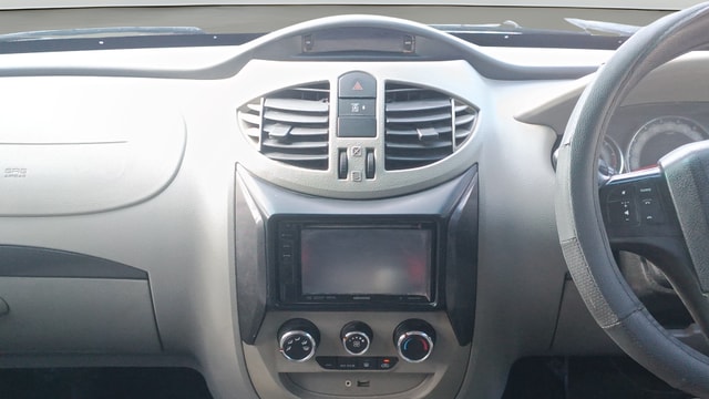 View Mahindra NuvoSport Image 33 Used Mahindra NuvoSport Image 33