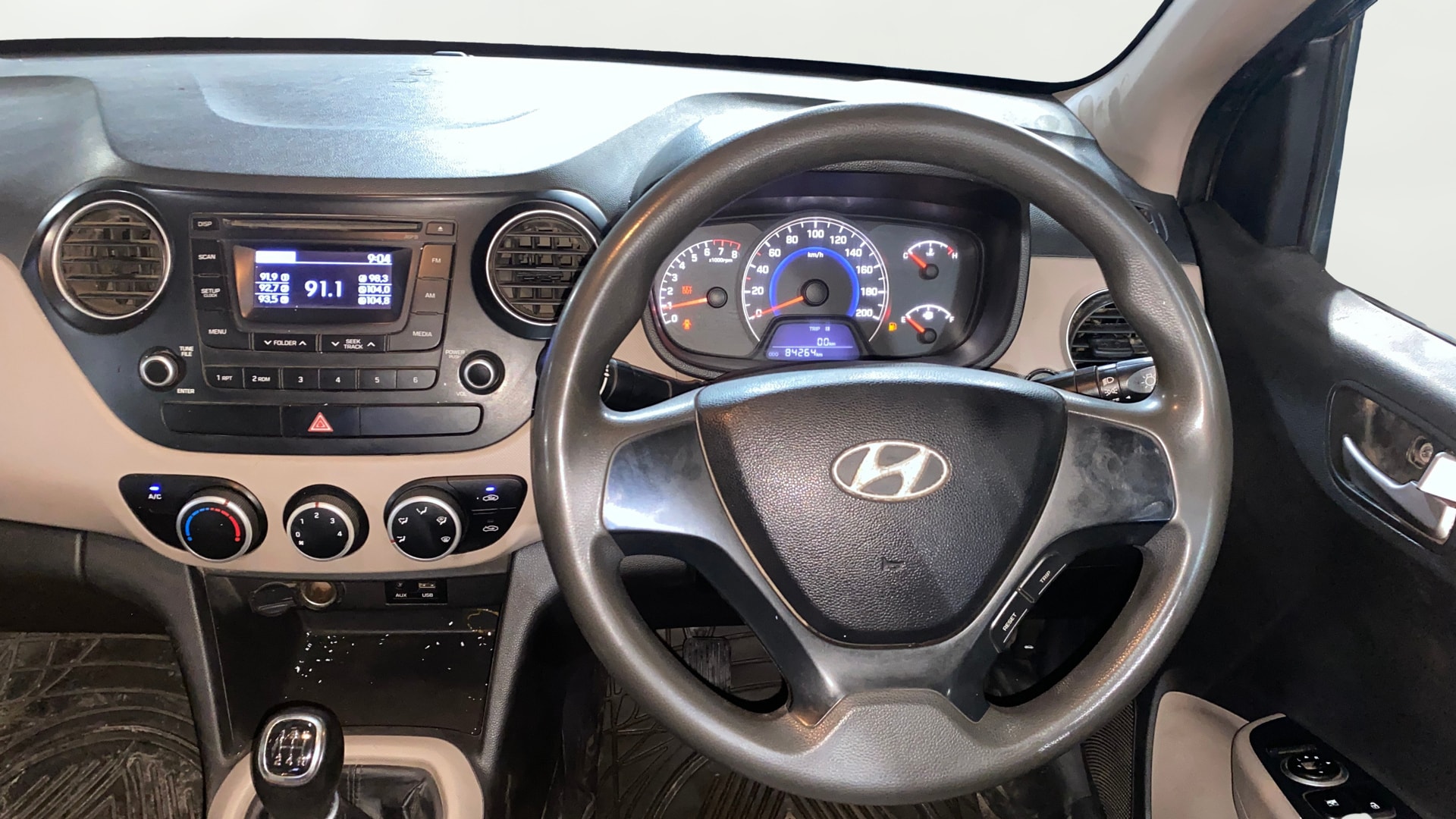 View 2015 Hyundai Grand i10 Sportz 1.2 Kappa Image 20 Used 2015 Hyundai Grand i10 Sportz 1.2 Kappa Image 20