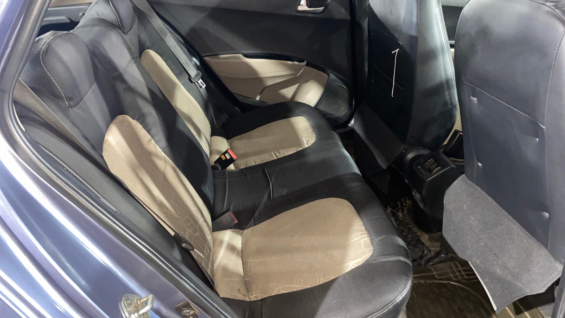 View 2015 Hyundai Grand i10 Sportz 1.2 Kappa Image 28 Used 2015 Hyundai Grand i10 Sportz 1.2 Kappa Image 28