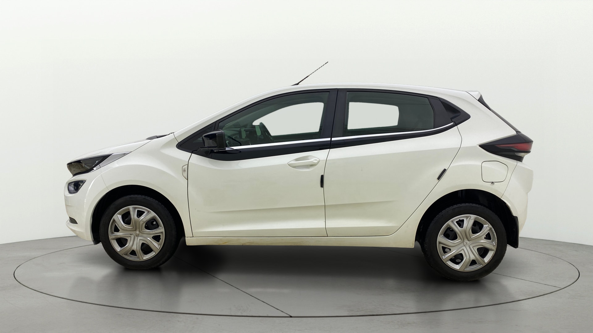 View 2023 Tata Altroz XT Petrol Image 26 Used 2023 Tata Altroz XT Petrol Image 26