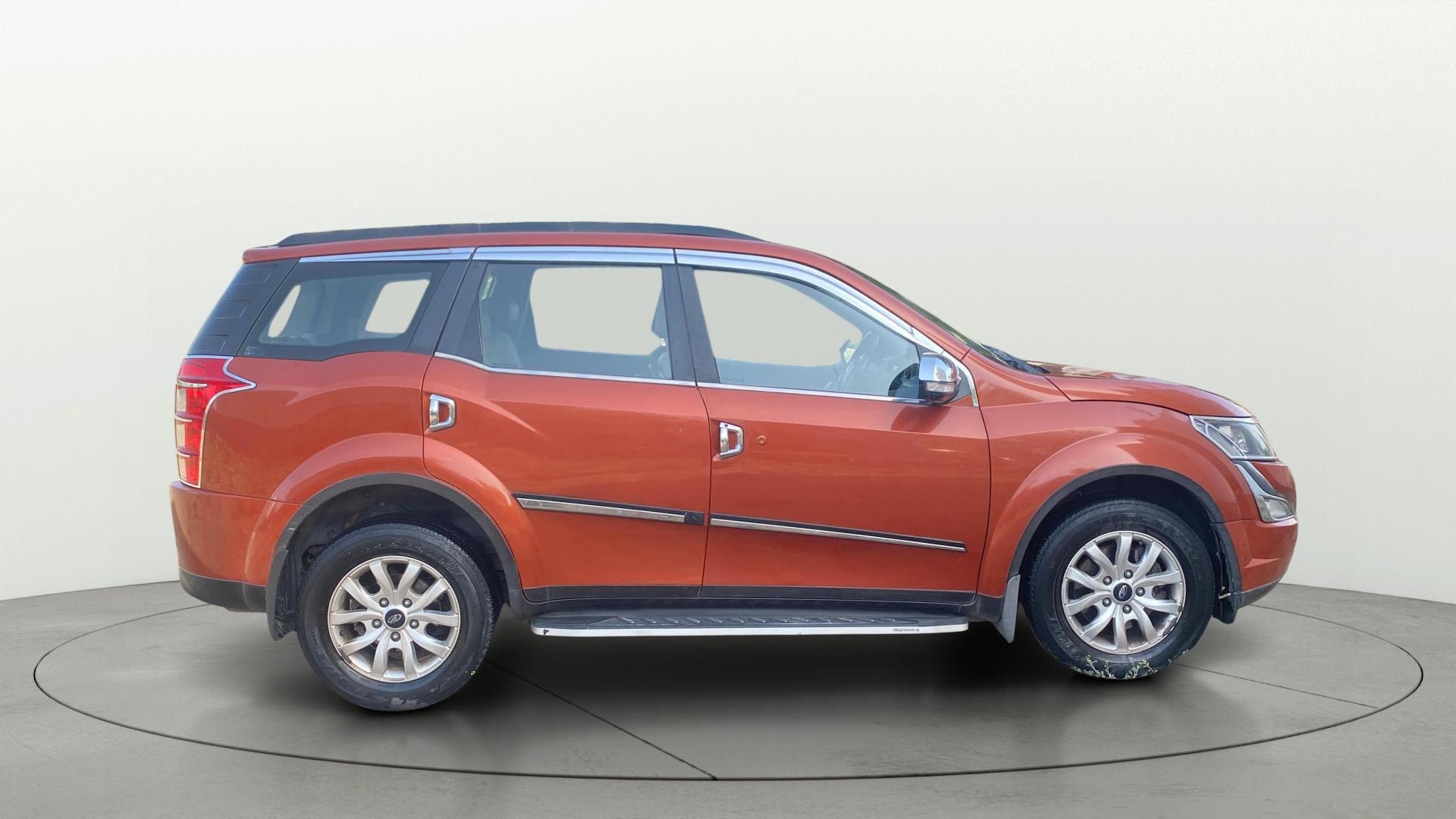 View 2017 Mahindra XUV500 W10 FWD AT Image 29 Used 2017 Mahindra XUV500 W10 FWD AT Image 29