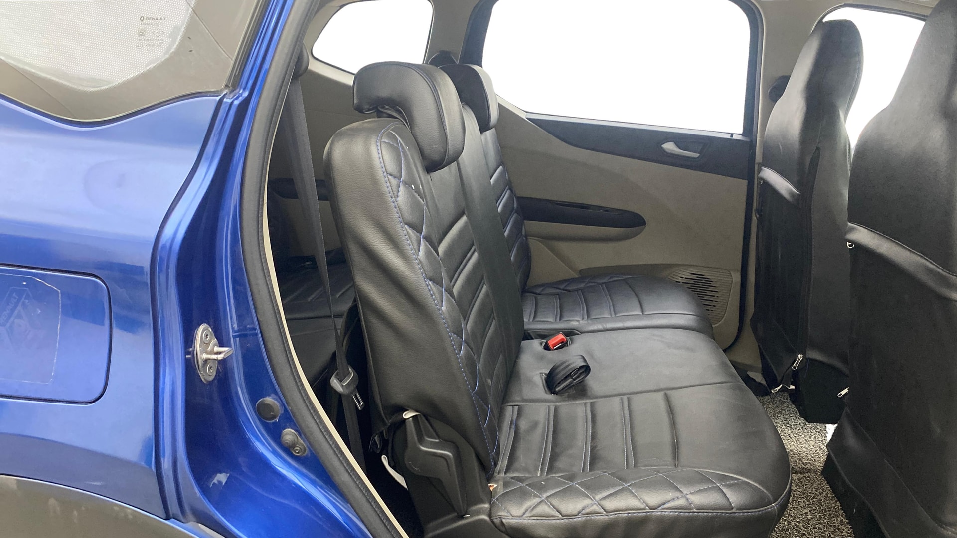 View 2020 Renault Triber RXZ Image 30 Used 2020 Renault Triber RXZ Image 30