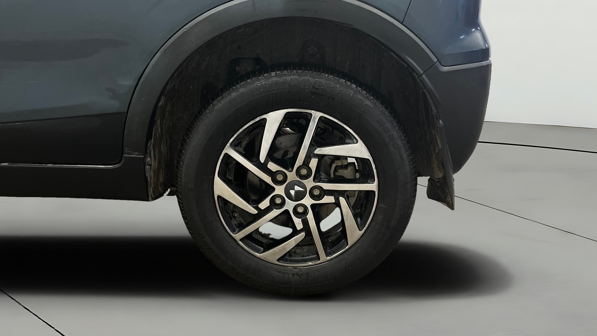 View 2024 Mahindra XUV300 W4 Petrol BS IV Image 11 Used 2024 Mahindra XUV300 W4 Petrol BS IV Image 11
