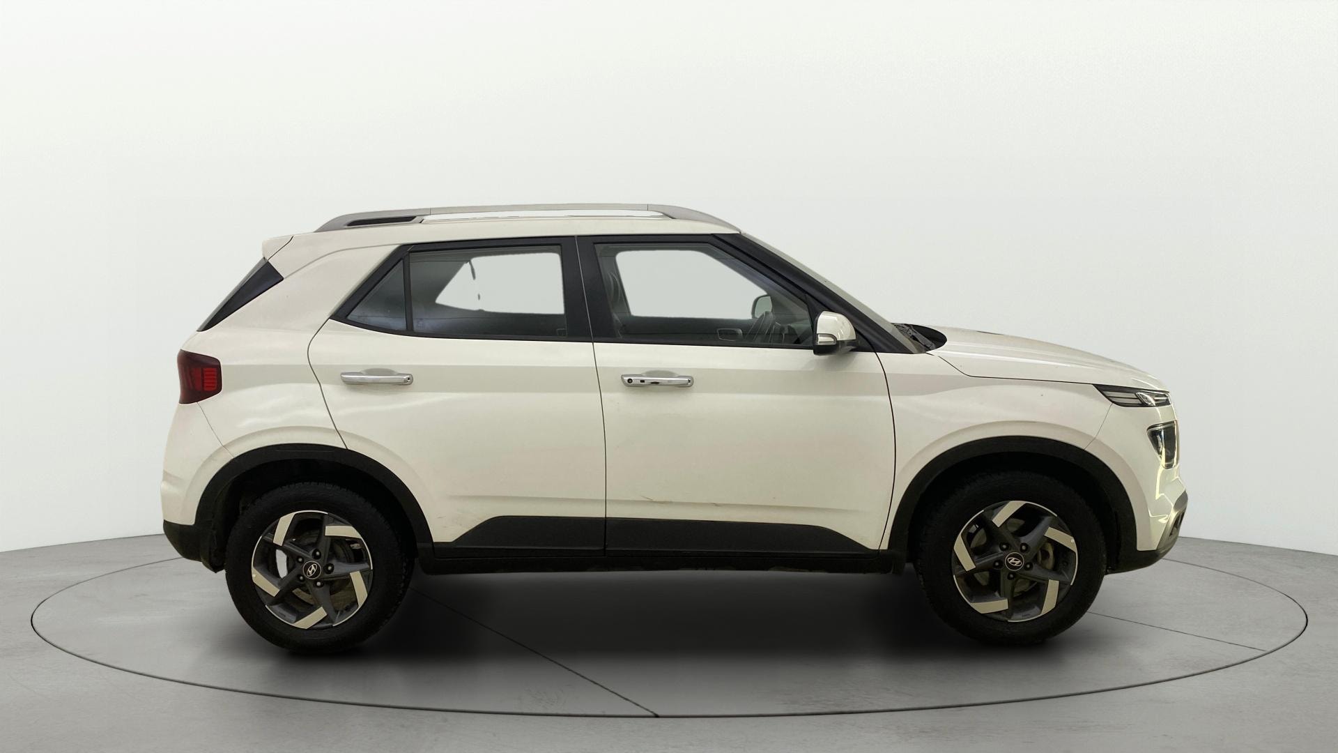 View 2019 Hyundai Venue E 1.2 Petrol BS IV Image 9 Used 2019 Hyundai Venue E 1.2 Petrol BS IV Image 9