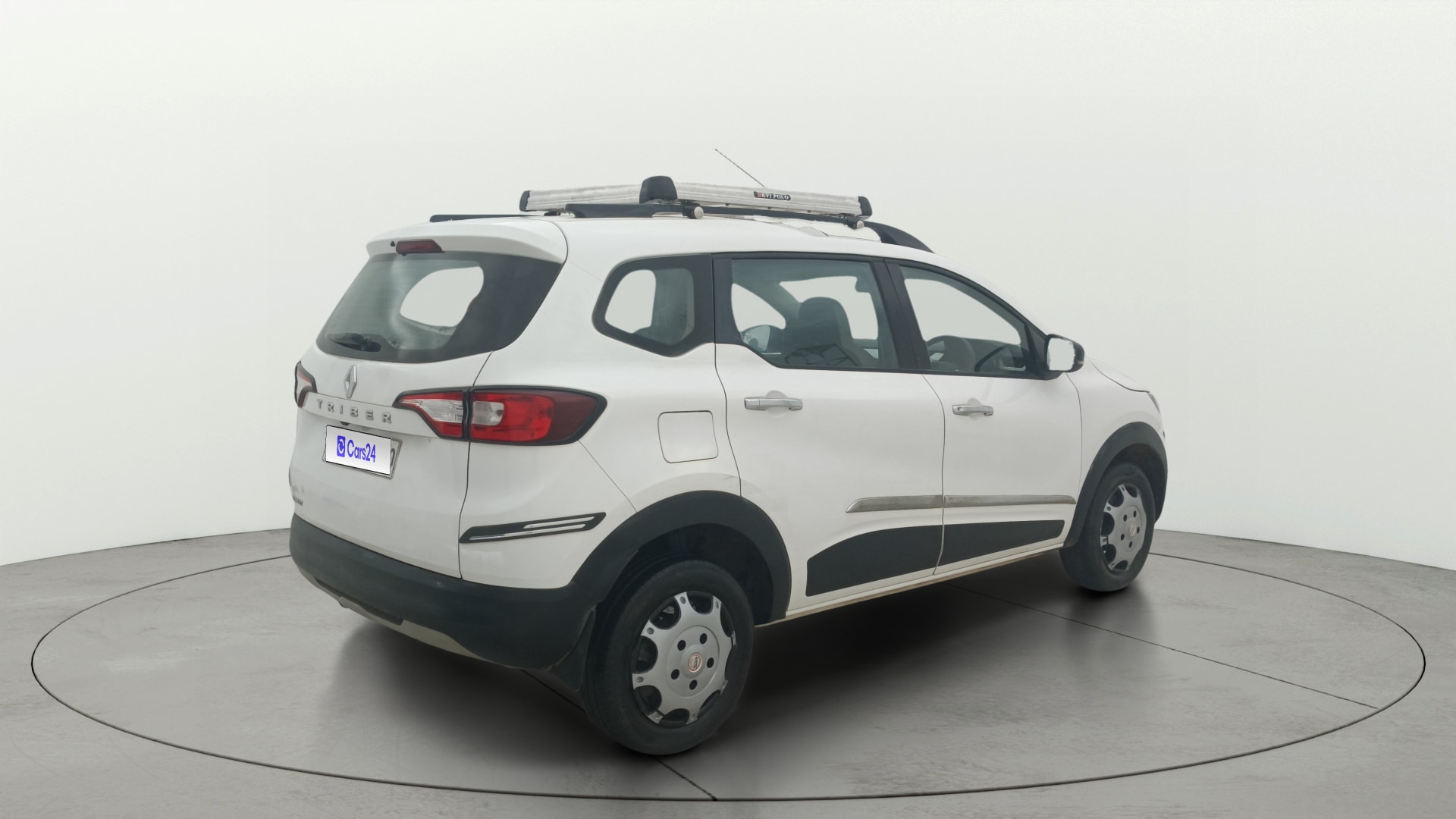View 2023 Renault Triber RXZ AMT Image 45 Used 2023 Renault Triber RXZ AMT Image 45