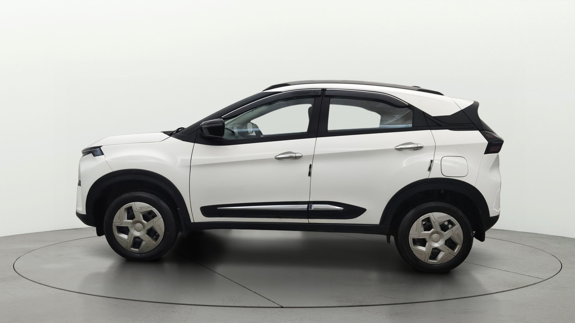 View 2024 Tata Nexon Revotron XE Image 5 Used 2024 Tata Nexon Revotron XE Image 5