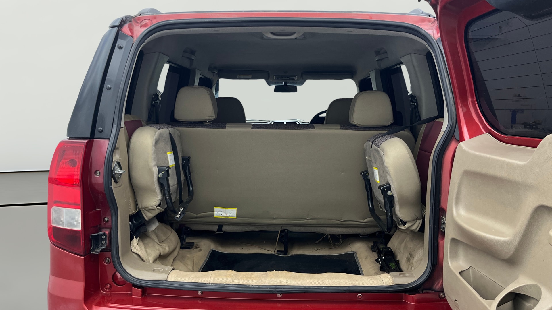 View 2017 Mahindra TUV300 T10 100HP Image 37 Used 2017 Mahindra TUV300 T10 100HP Image 37