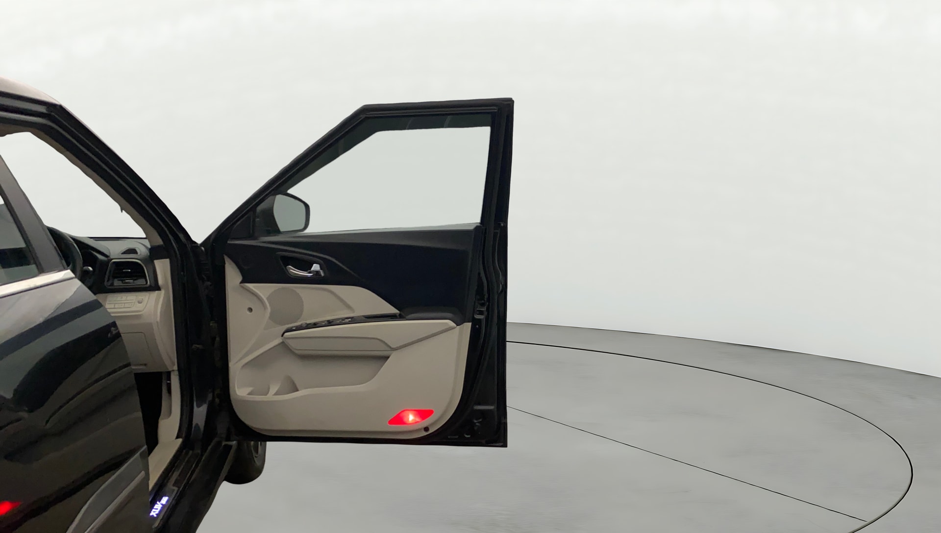 View 2019 Mahindra XUV300 W4 Petrol BS IV Image 49 Used 2019 Mahindra XUV300 W4 Petrol BS IV Image 49