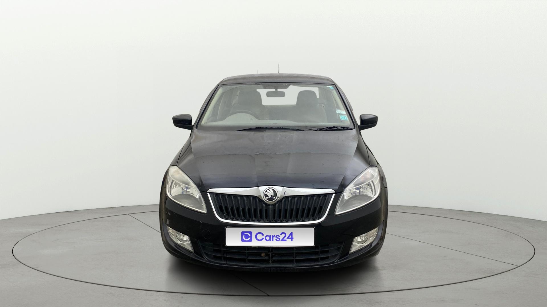 View 2013 Skoda Rapid 1.6 Elegance Diesel MT Image 1 Used 2013 Skoda Rapid 1.6 Elegance Diesel MT Image 1