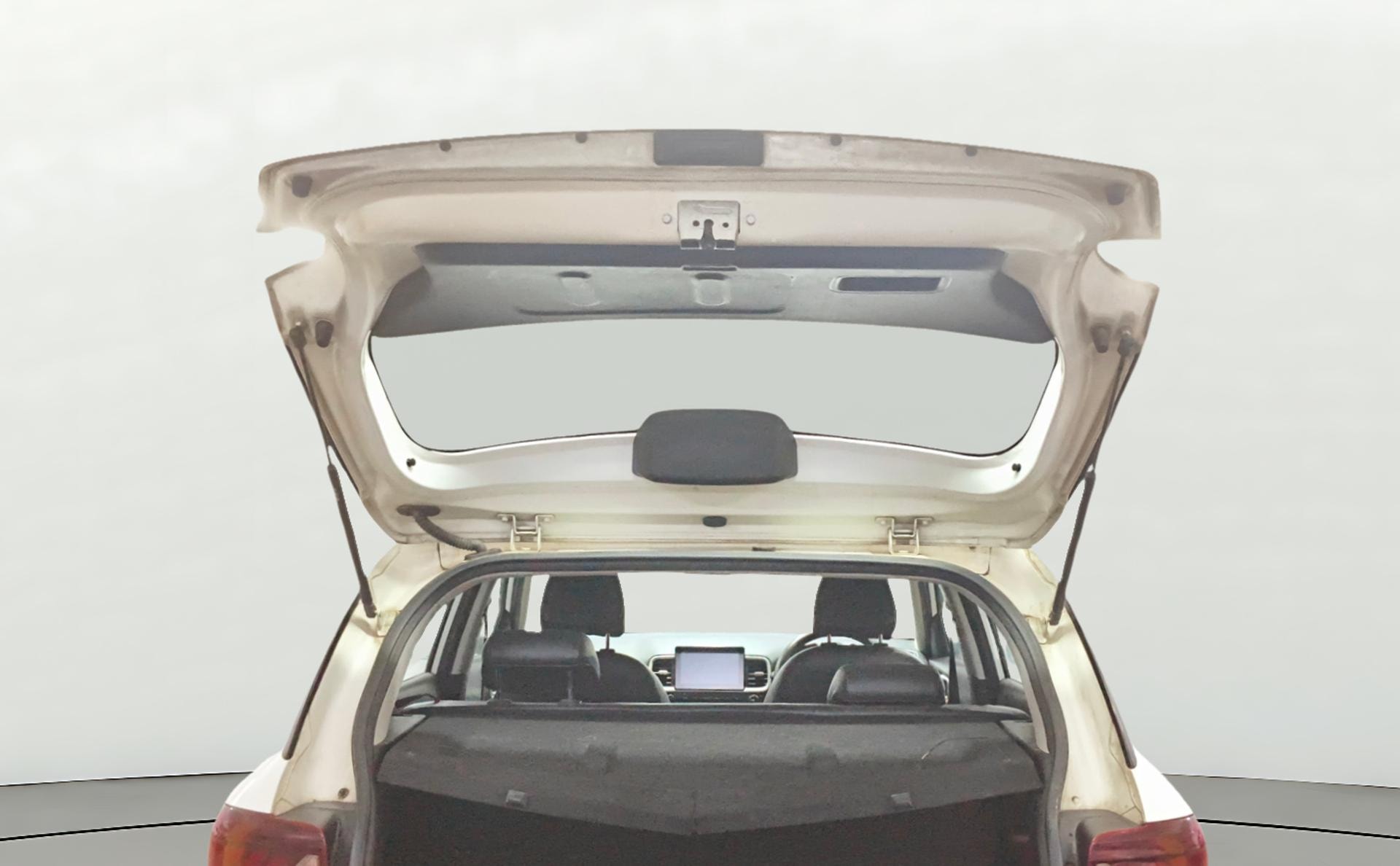 View 2020 Hyundai Venue SX 1.4 Diesel BS IV Image 16 Used 2020 Hyundai Venue SX 1.4 Diesel BS IV Image 16