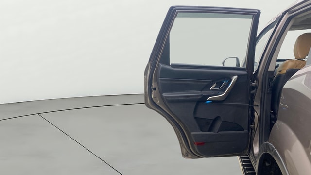 View Mahindra XUV500 Image 16 Used Mahindra XUV500 Image 16