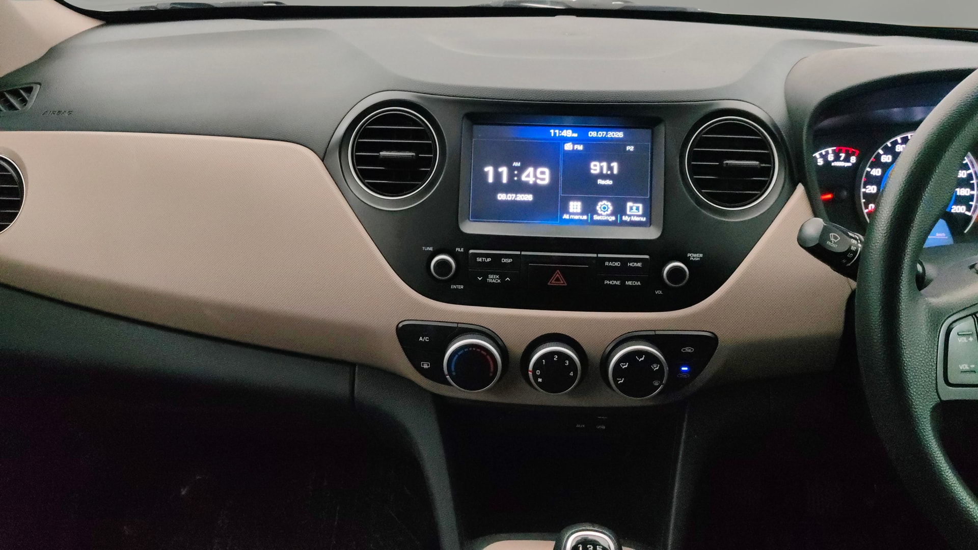View 2018 Hyundai Grand i10 1.2 Sportz(O) Petrol Image 17 Used 2018 Hyundai Grand i10 1.2 Sportz(O) Petrol Image 17
