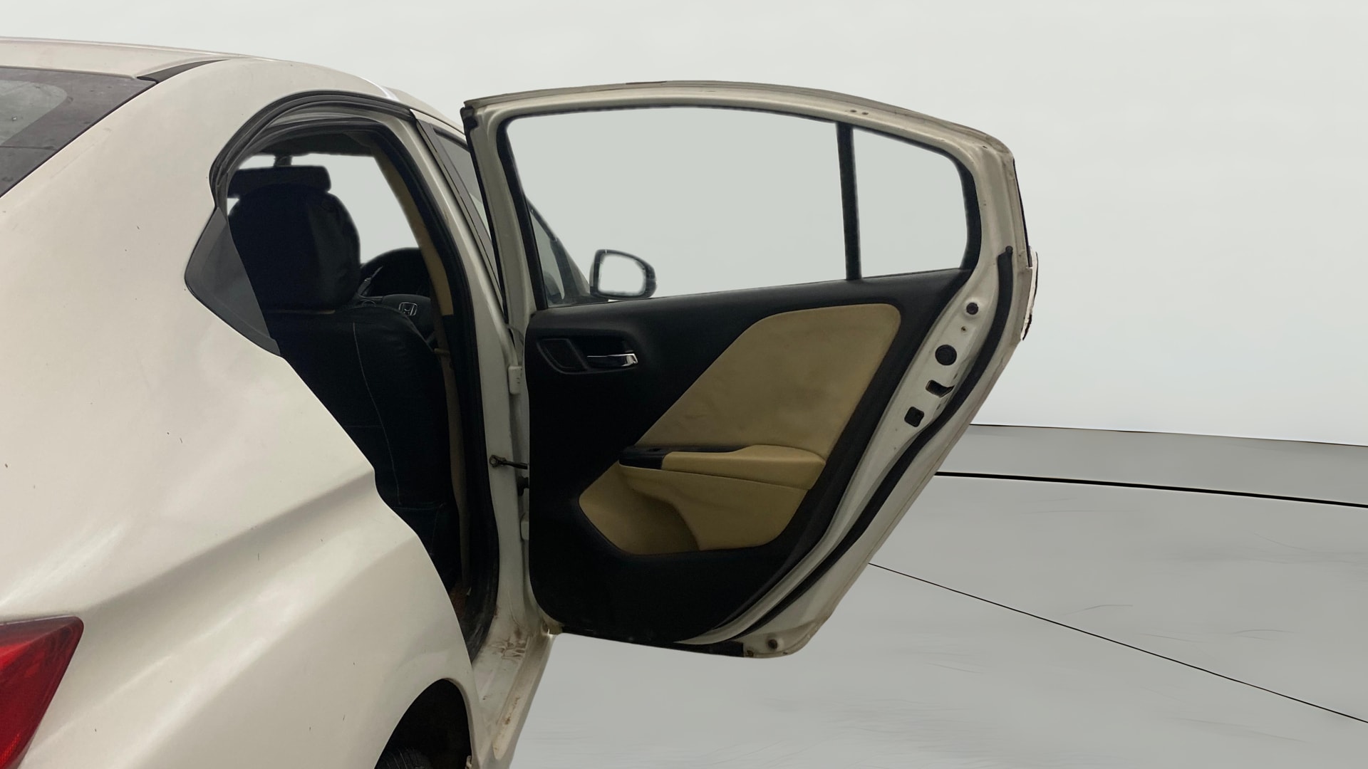 View 2019 Honda City ZX MT Diesel Anniversary Edition Image 7 Used 2019 Honda City ZX MT Diesel Anniversary Edition Image 7