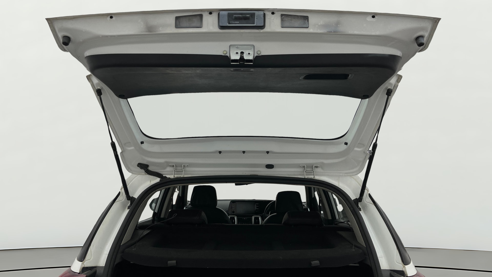 View 2021 Kia Sonet HTX Diesel Image 17 Used 2021 Kia Sonet HTX Diesel Image 17