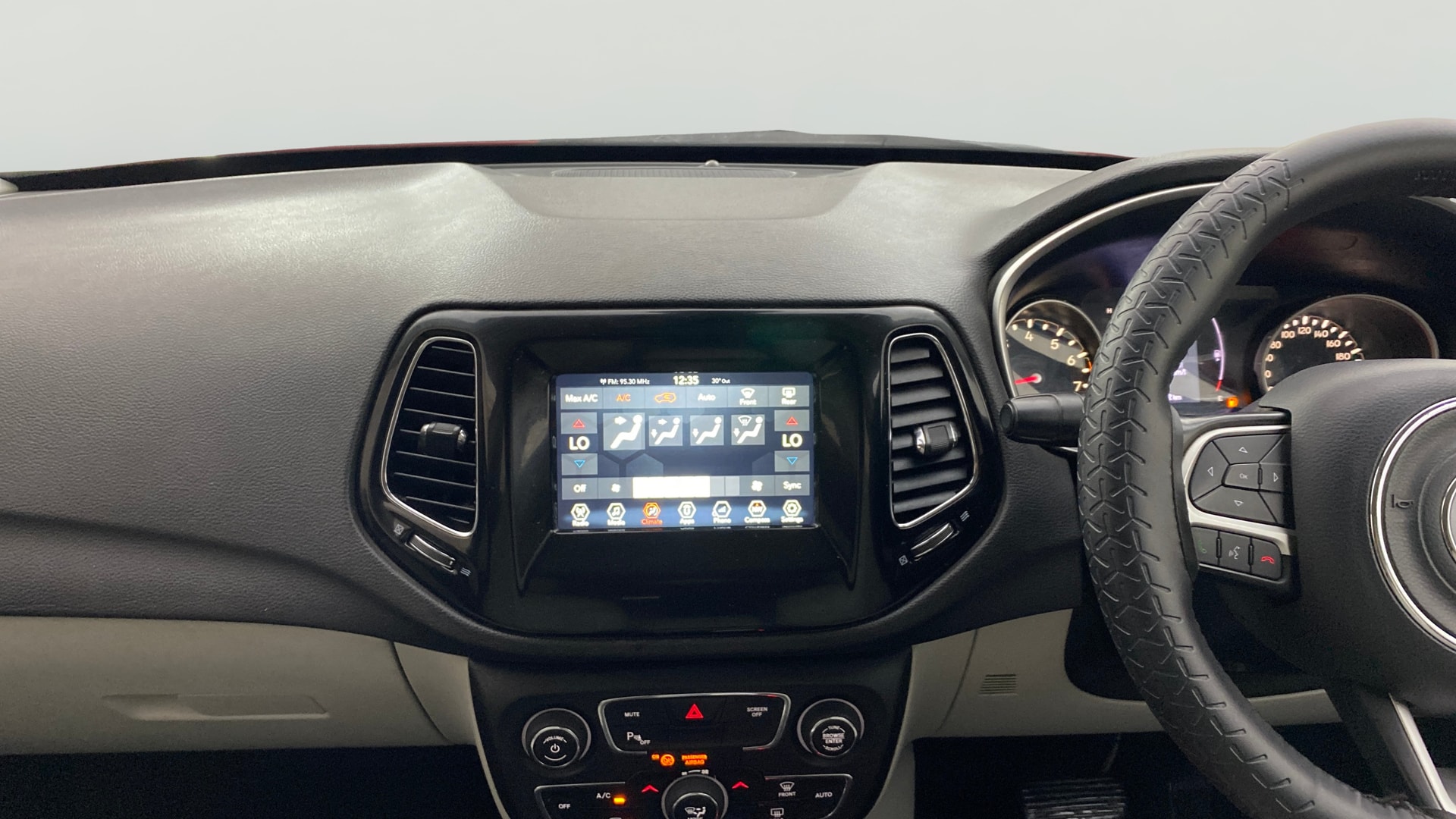 View 2019 Jeep Compass Limited 1.4 Multi AIR Petrol DDCT AT BS IV Image 17 Used 2019 Jeep Compass Limited 1.4 Multi AIR Petrol DDCT AT BS IV Image 17