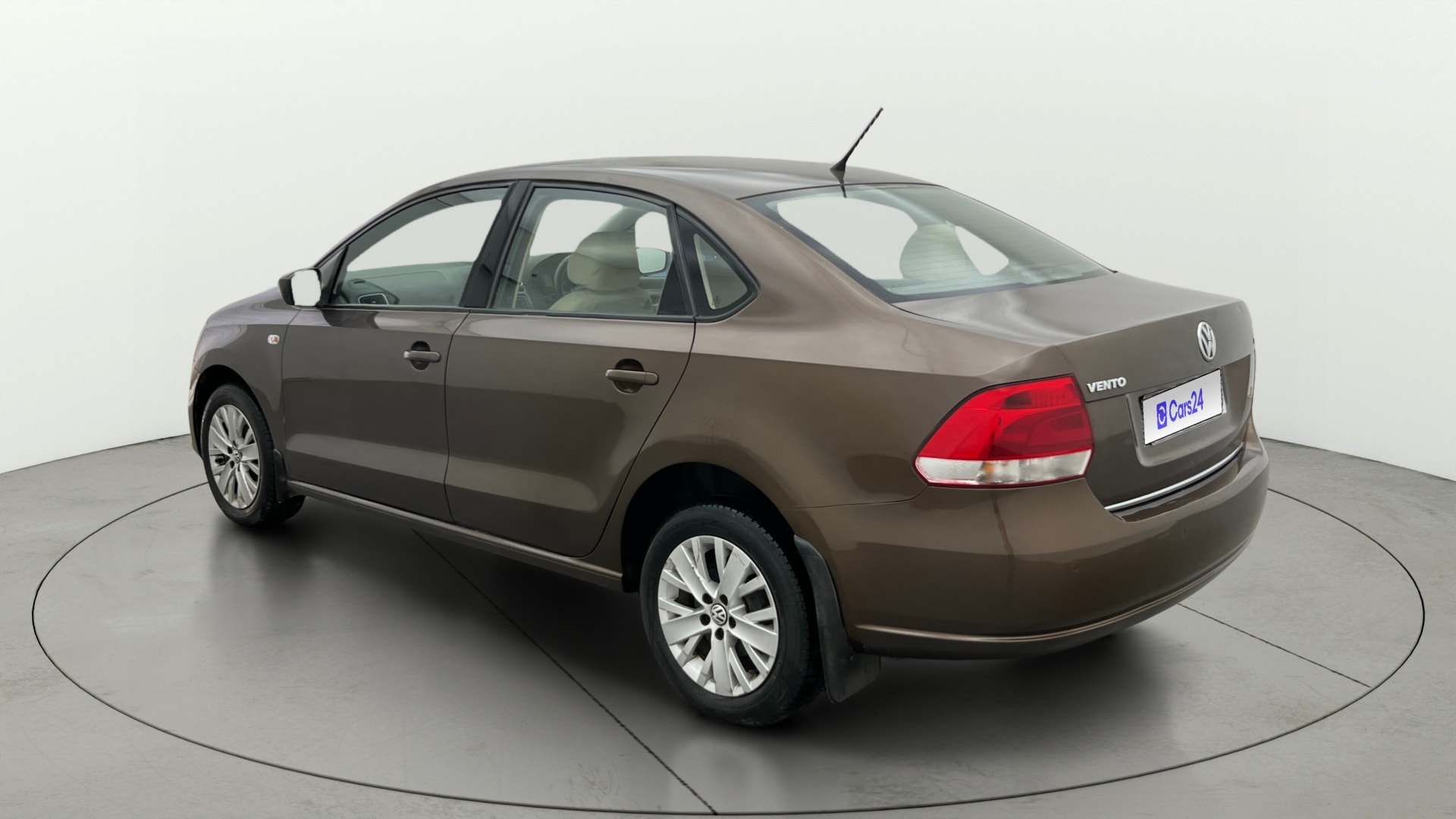 View 2015 Volkswagen Vento DSG Image 2 Used 2015 Volkswagen Vento DSG Image 2