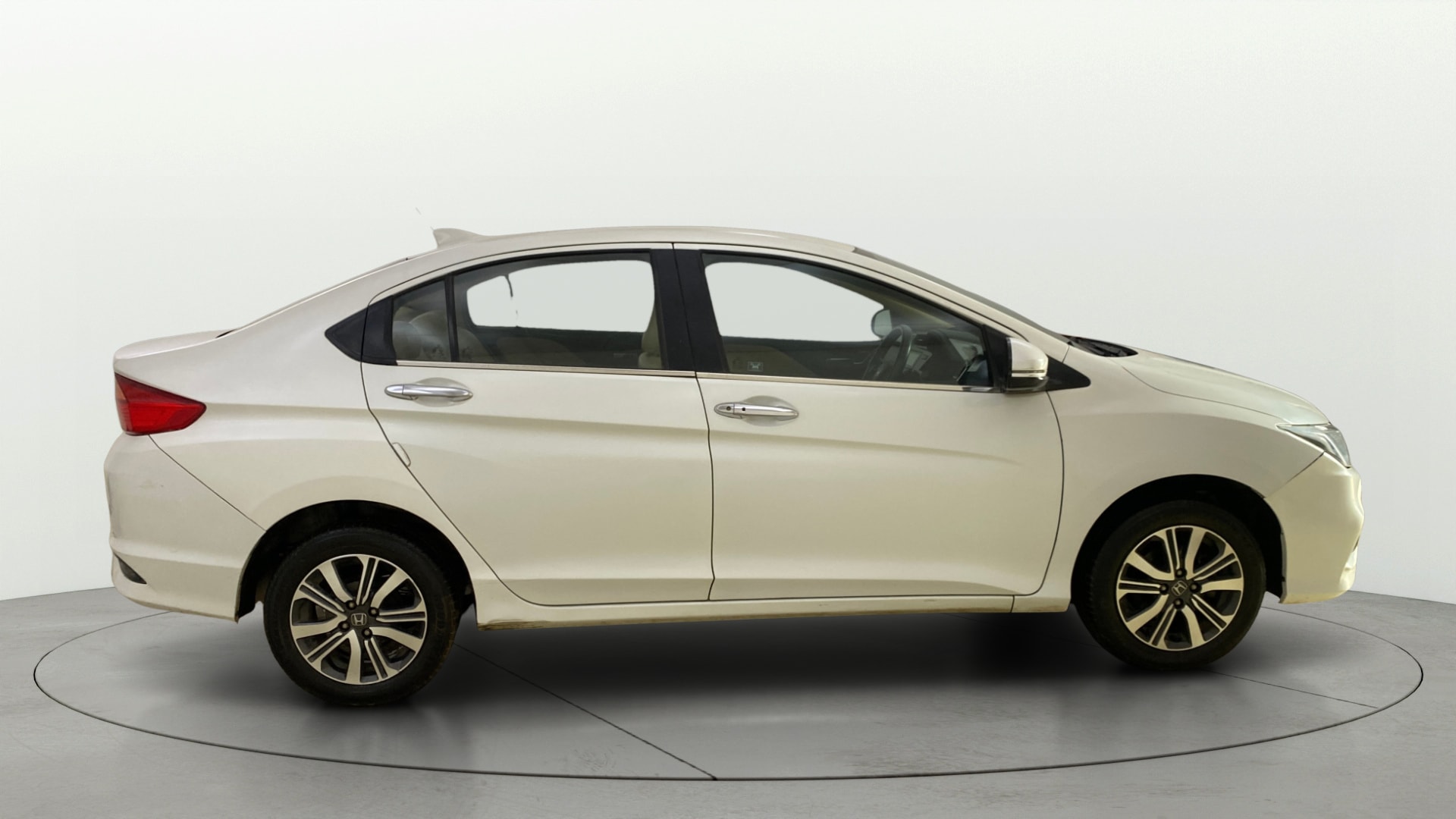 View 2021 Honda City ZX MT Diesel Anniversary Edition Image 9 Used 2021 Honda City ZX MT Diesel Anniversary Edition Image 9