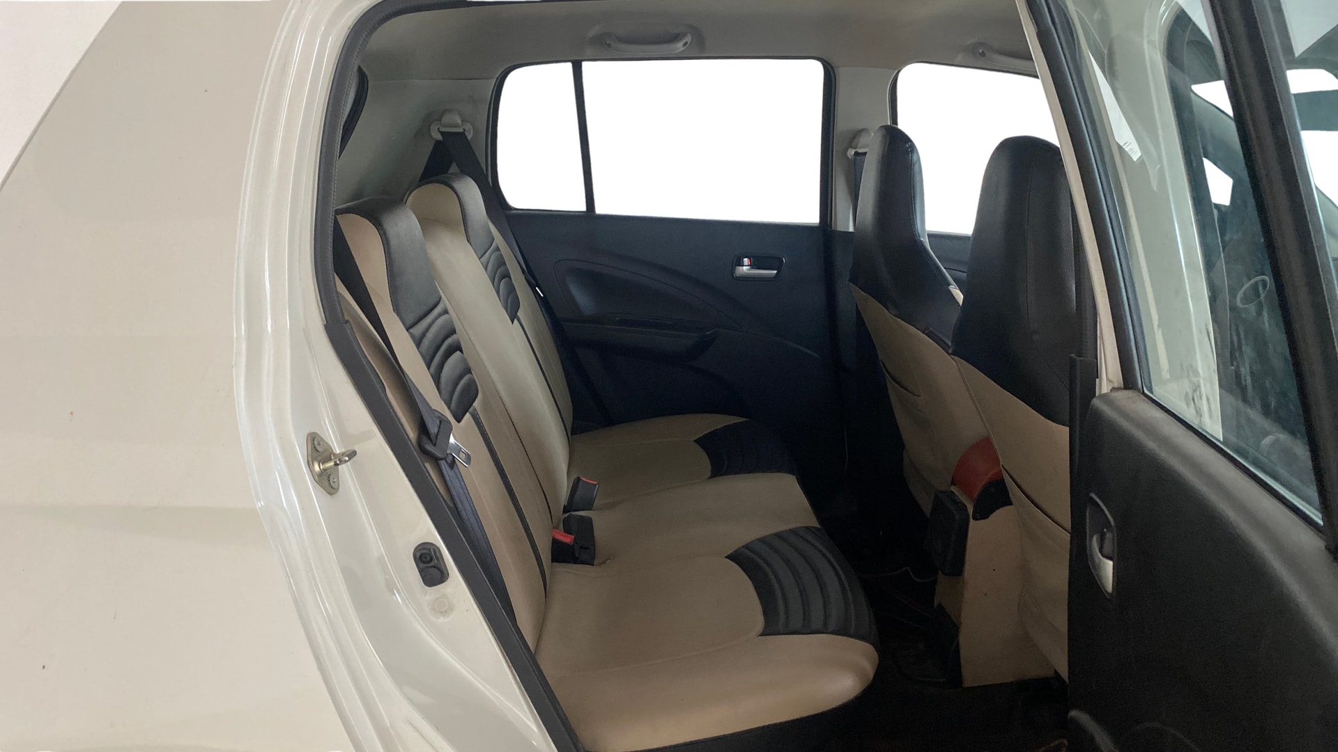 View 2019 Maruti Suzuki 1000 Base Variant Image 28 Used 2019 Maruti Suzuki 1000 Base Variant Image 28