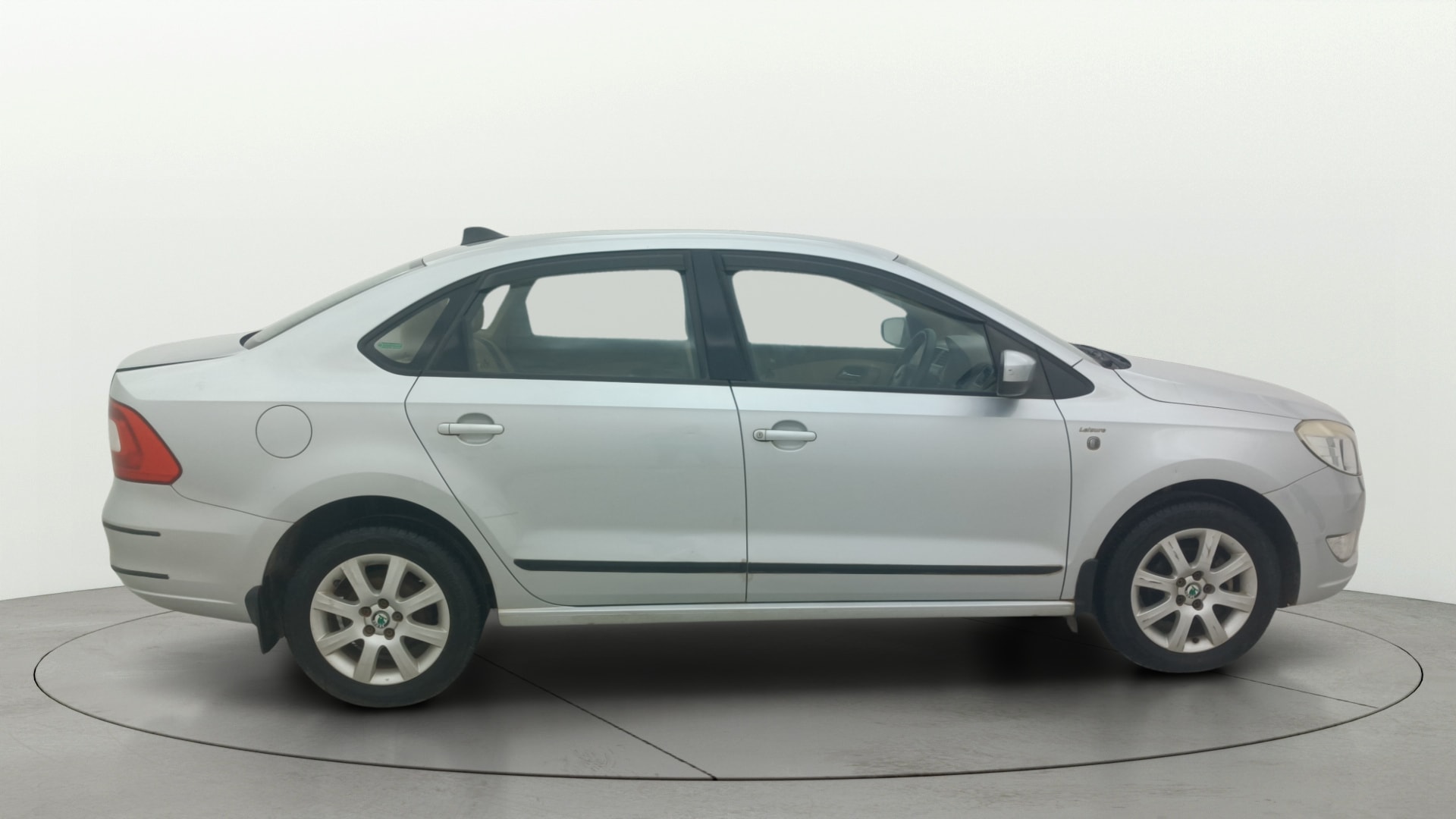 View 2013 Skoda Rapid 1.6 MPI Ambition Petrol BS IV Image 8 Used 2013 Skoda Rapid 1.6 MPI Ambition Petrol BS IV Image 8