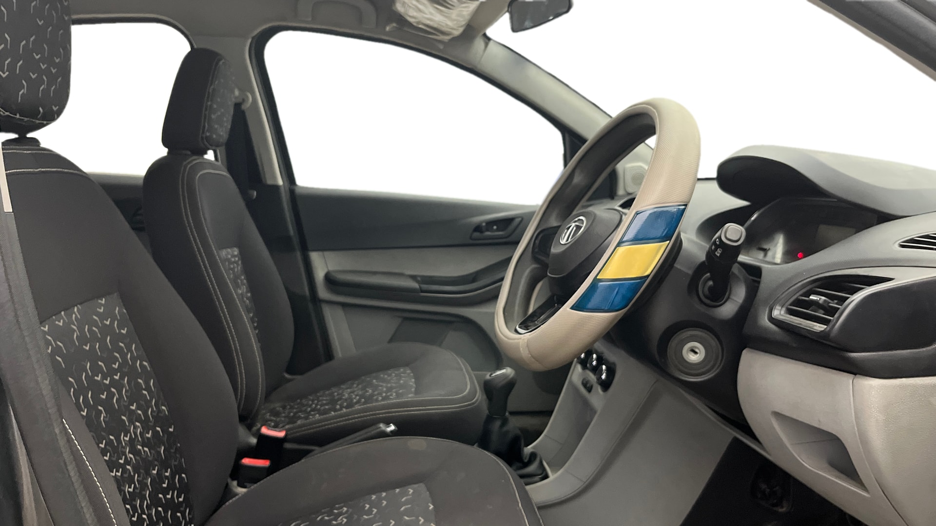 View 2021 Tata Tiago Revotorq XB Image 16 Used 2021 Tata Tiago Revotorq XB Image 16