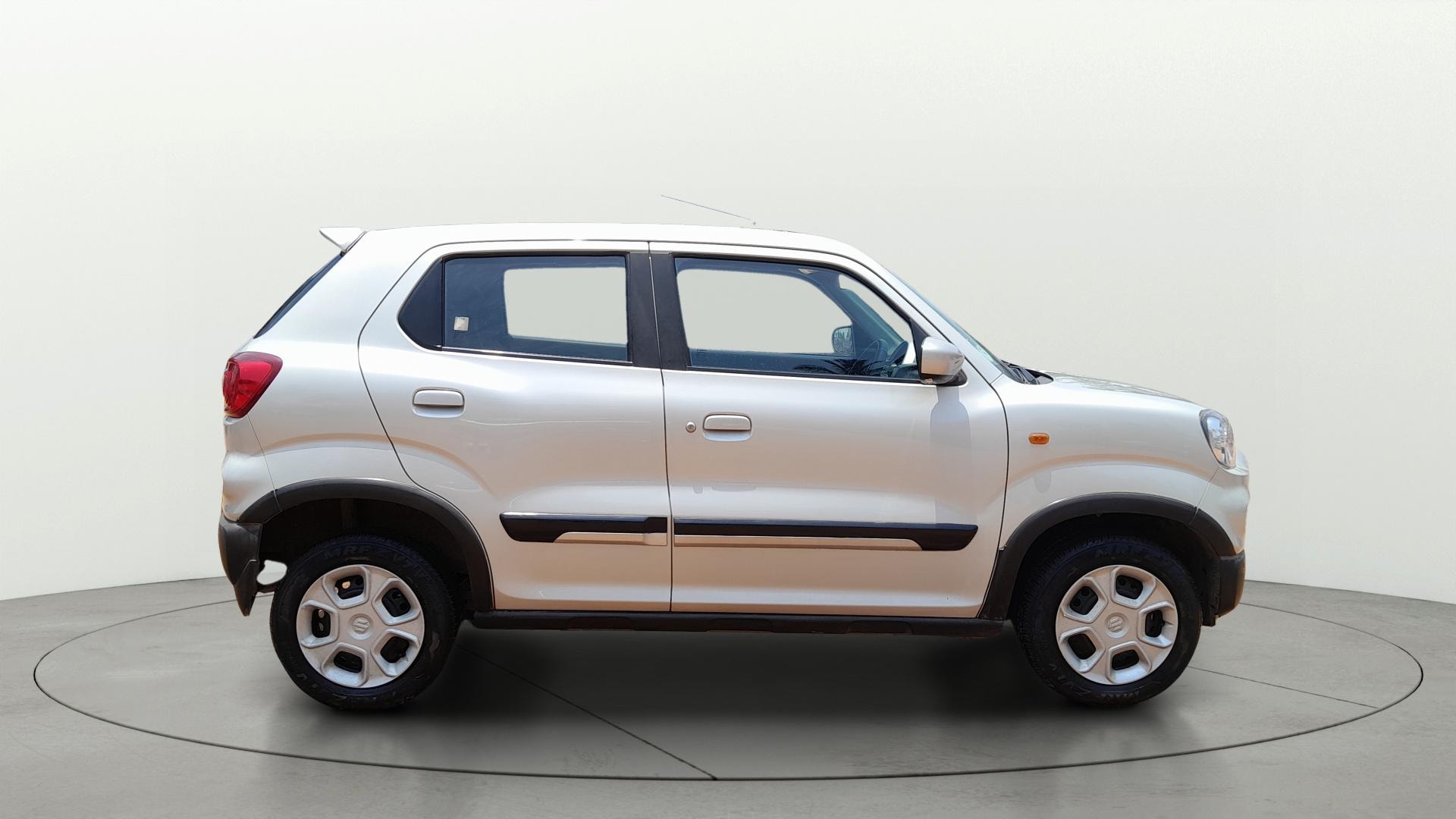View 2020 Maruti Suzuki 1000 Base Variant Image 8 Used 2020 Maruti Suzuki 1000 Base Variant Image 8