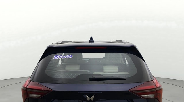 View Mahindra XUV700 Image 4 Used Mahindra XUV700 Image 4