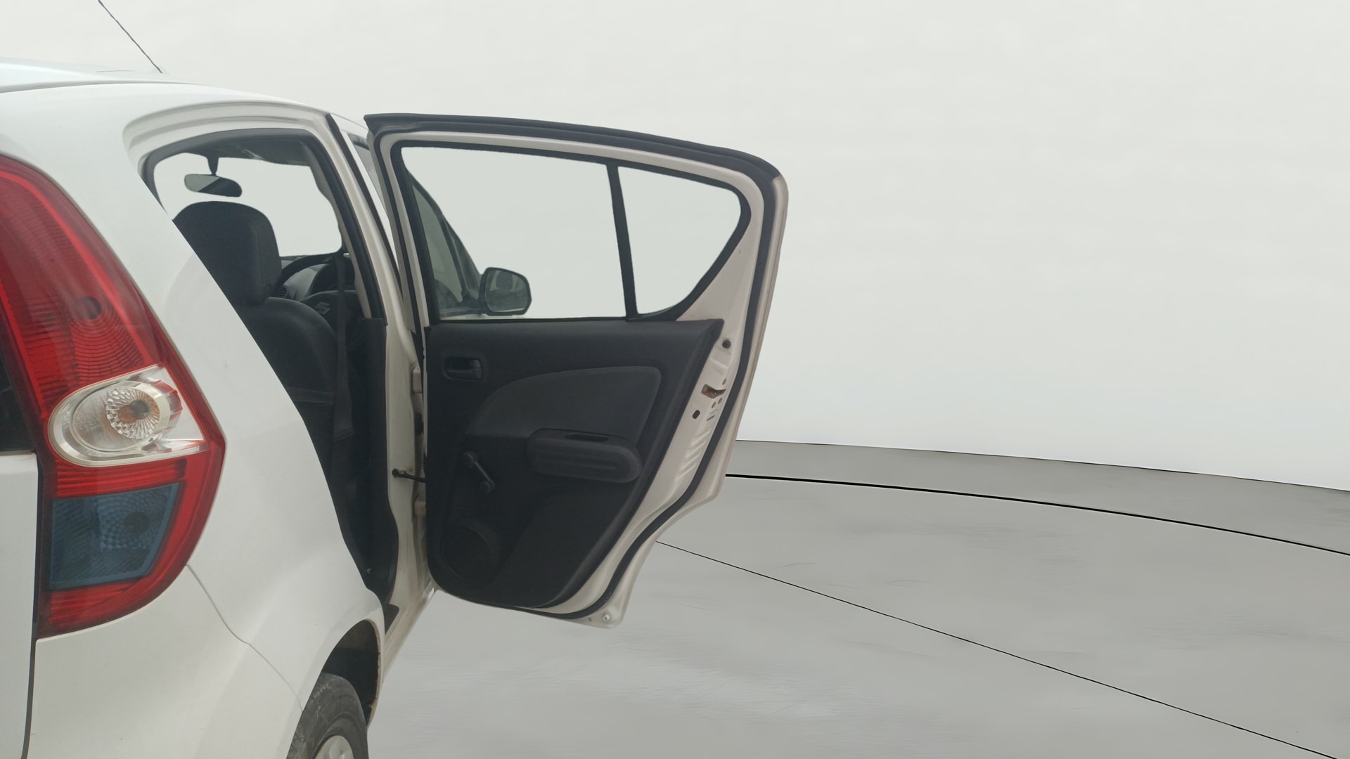 View 2016 Maruti Suzuki 1000 Base Variant Image 7 Used 2016 Maruti Suzuki 1000 Base Variant Image 7