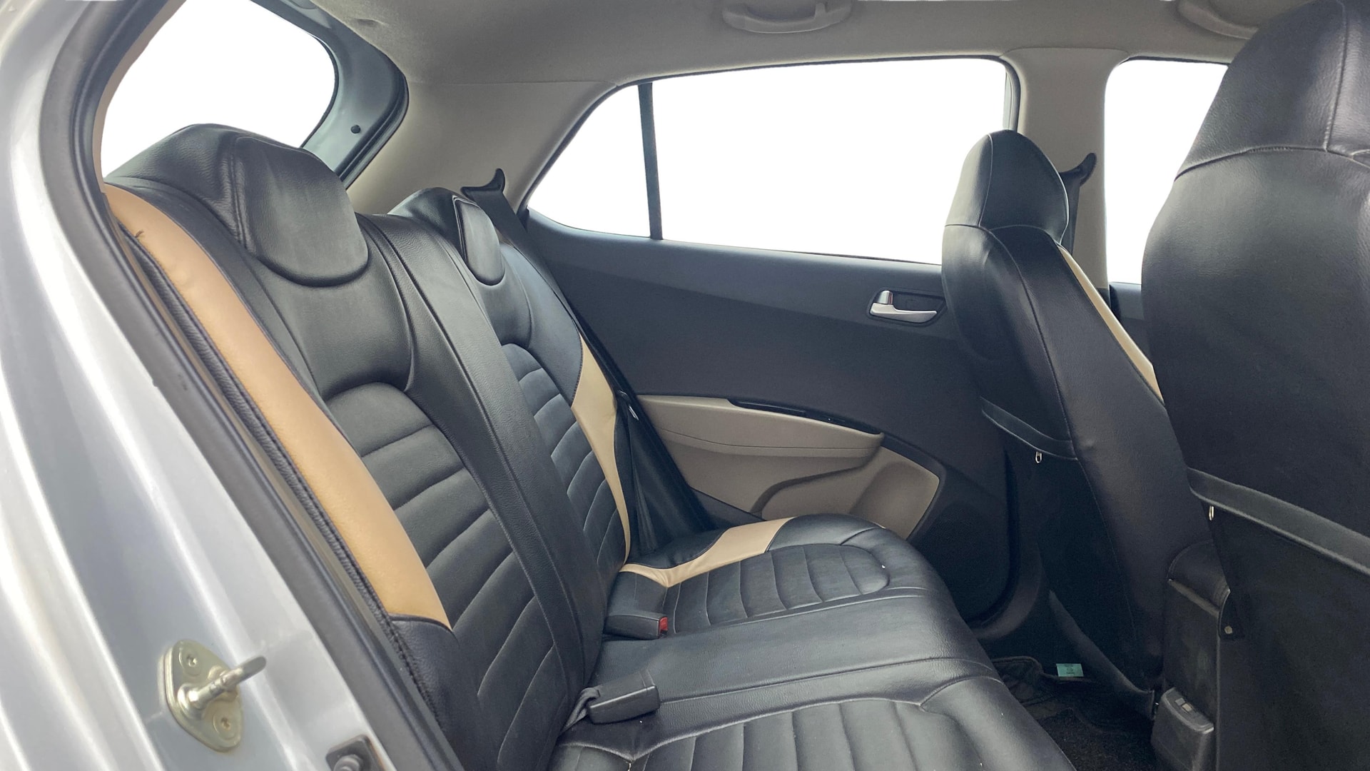 View 2019 Hyundai Grand i10 1.2 Sportz AT Petrol Image 35 Used 2019 Hyundai Grand i10 1.2 Sportz AT Petrol Image 35