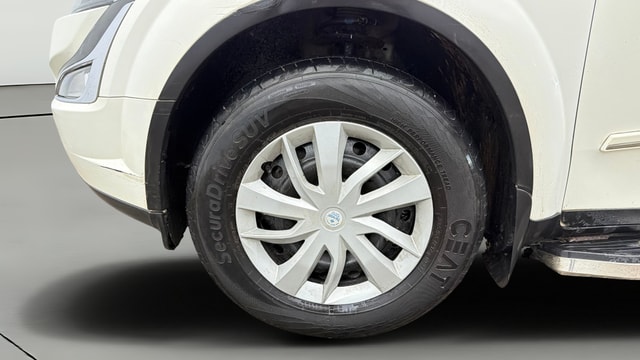 View Mahindra XUV500 Image 30 Used Mahindra XUV500 Image 30