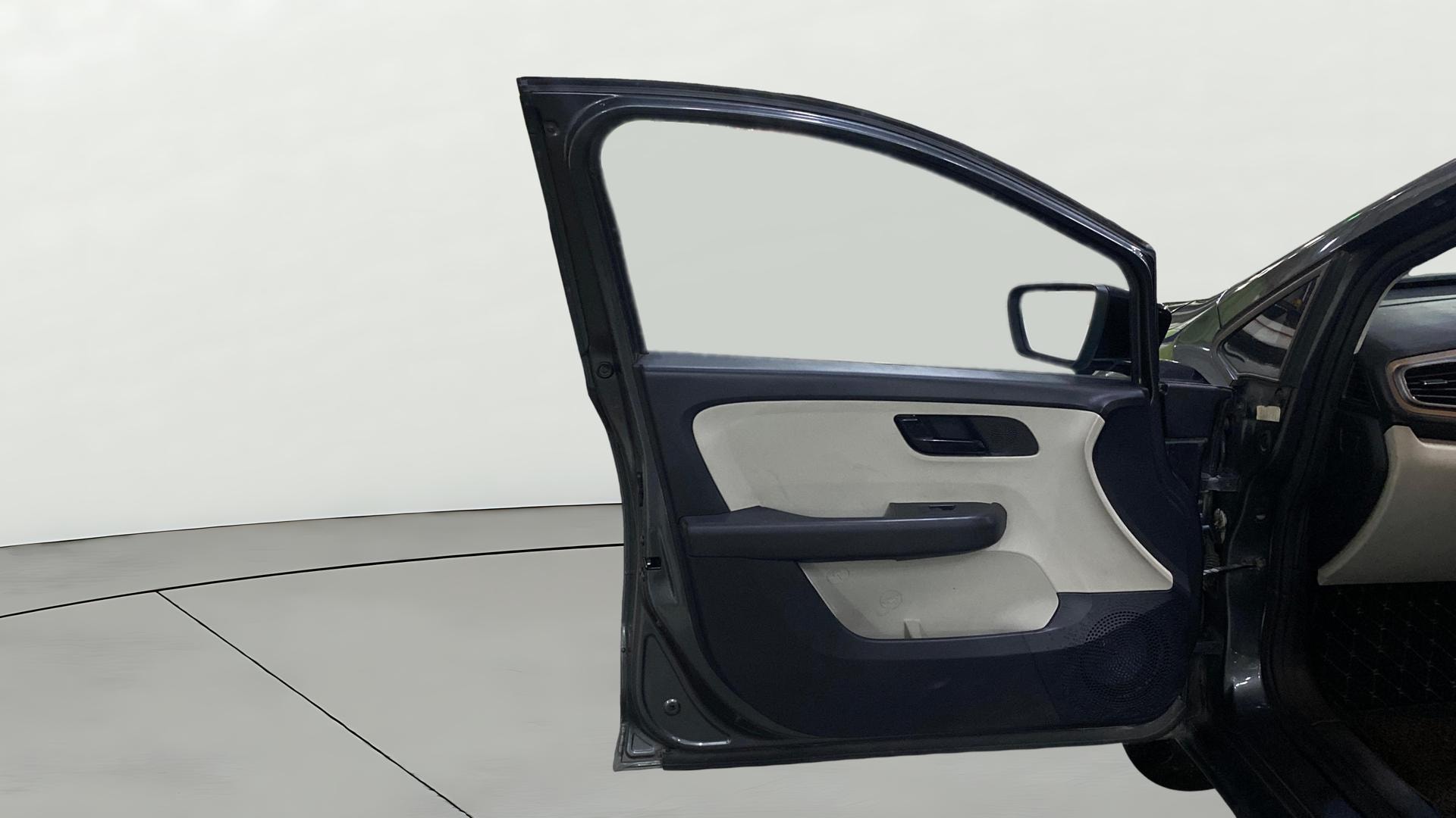 View 2022 Tata Altroz XE Petrol Image 35 Used 2022 Tata Altroz XE Petrol Image 35