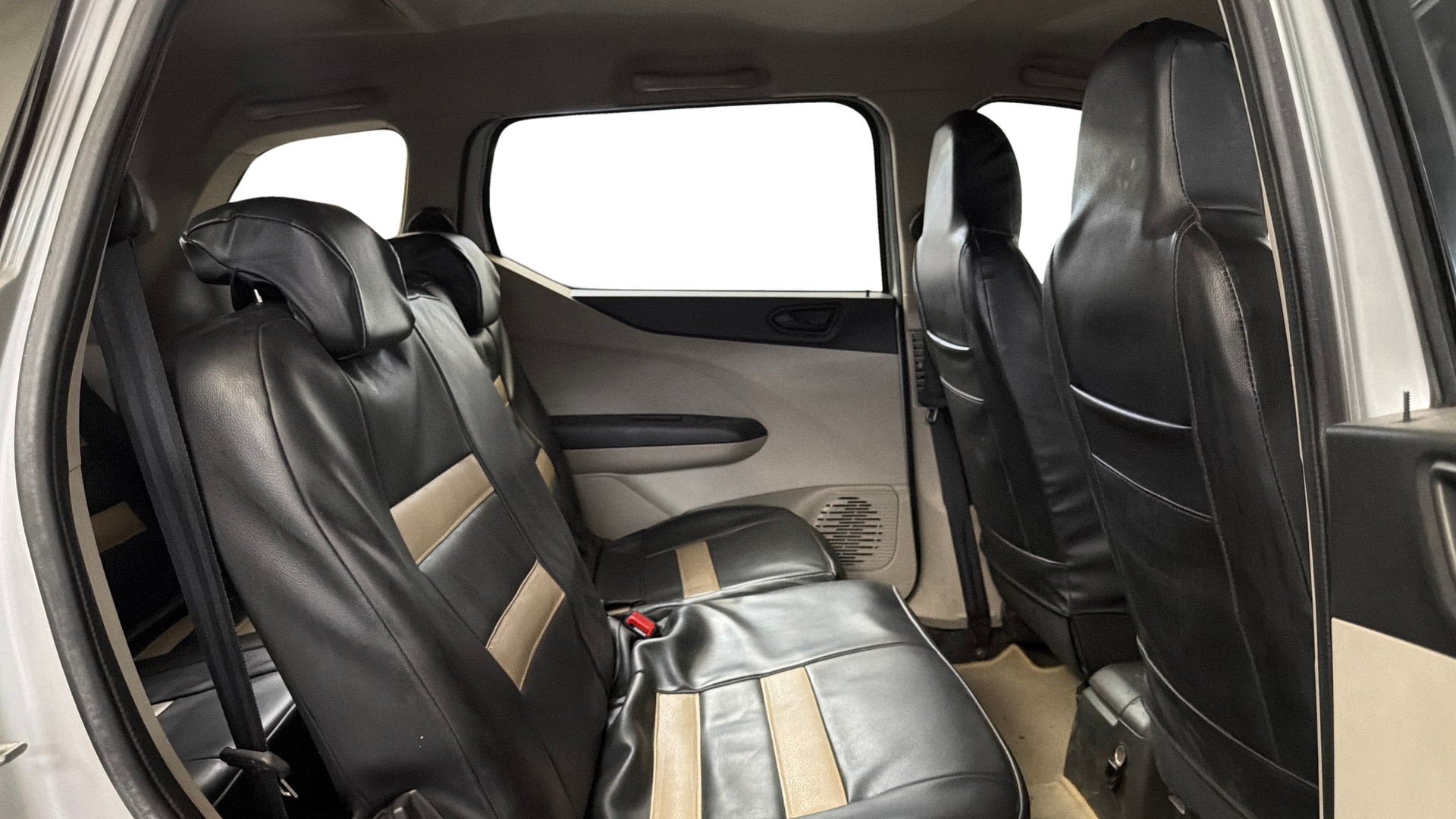 View 2019 Renault Triber RXT Image 29 Used 2019 Renault Triber RXT Image 29