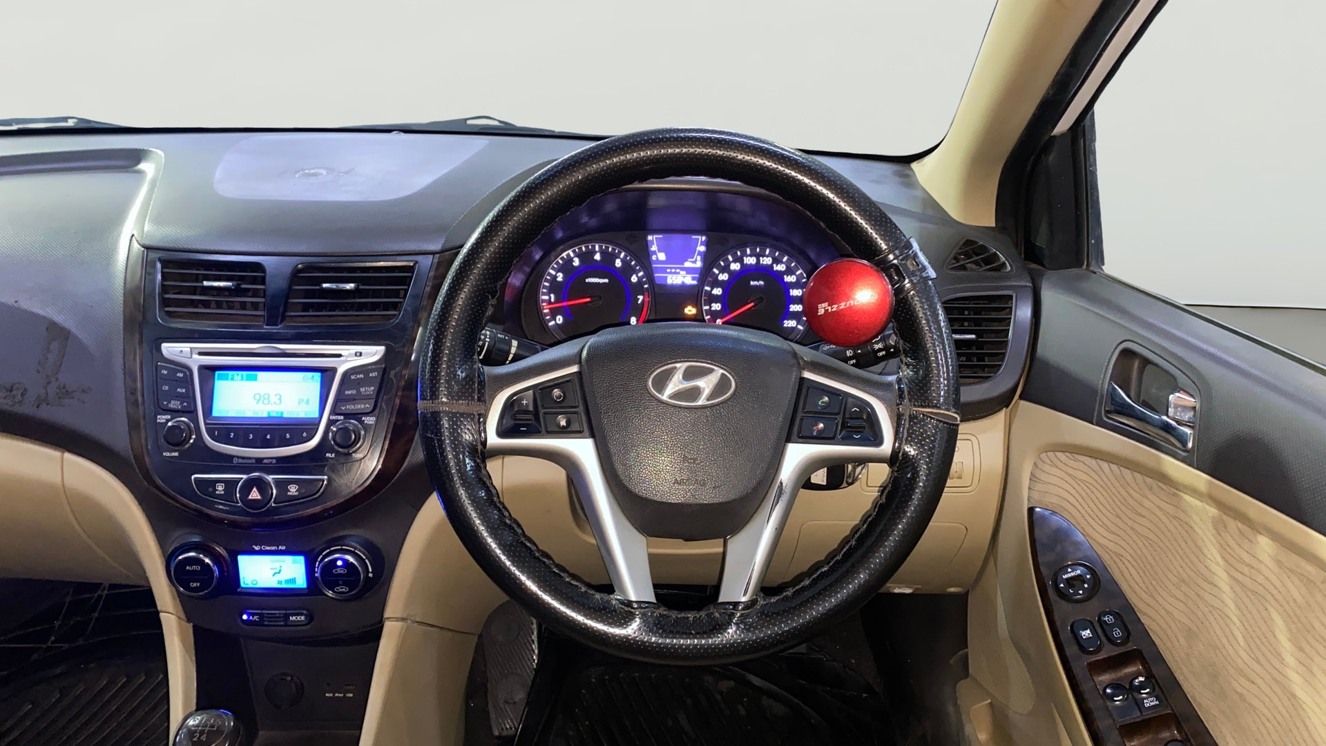 View 2013 Hyundai Fluidic Verna 1.6 VTVT EX Image 12 Used 2013 Hyundai Fluidic Verna 1.6 VTVT EX Image 12