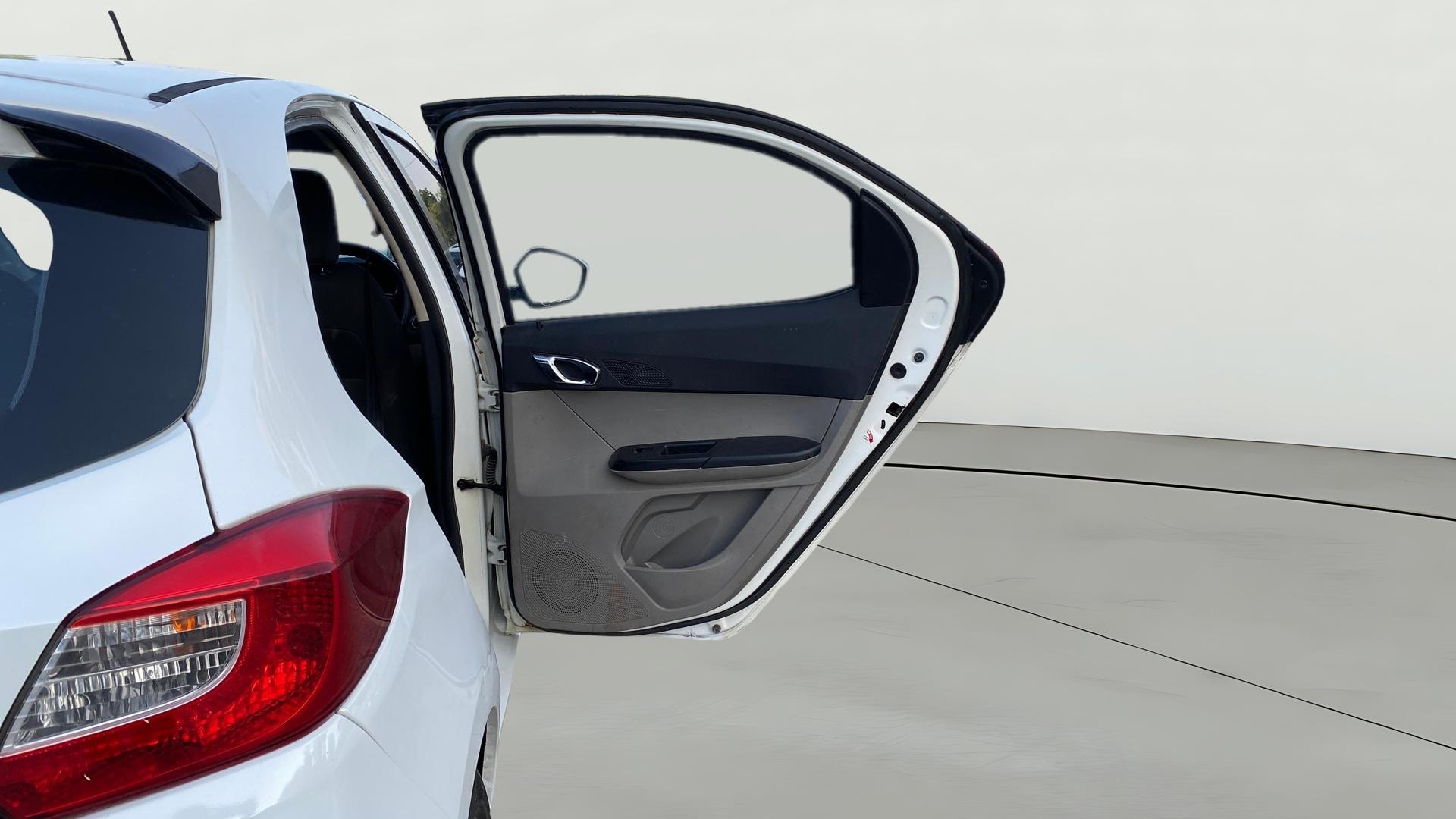 View 2019 Tata Tiago Revotorq XB Image 5 Used 2019 Tata Tiago Revotorq XB Image 5