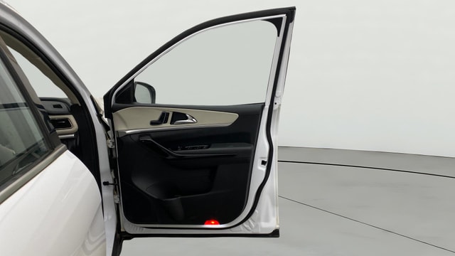 View Mahindra XUV700 Image 49 Used Mahindra XUV700 Image 49