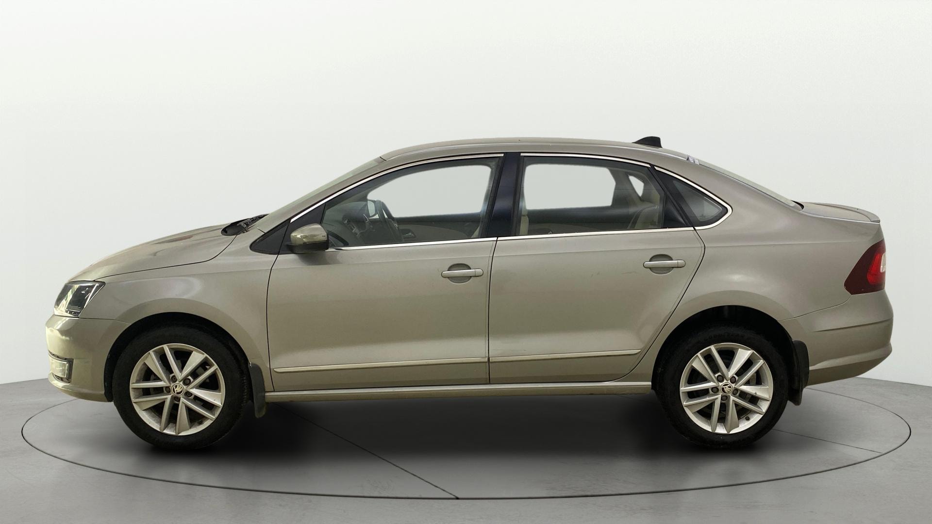View 2019 Skoda Rapid 1.6 MPI Style Petrol BS IV Image 5 Used 2019 Skoda Rapid 1.6 MPI Style Petrol BS IV Image 5