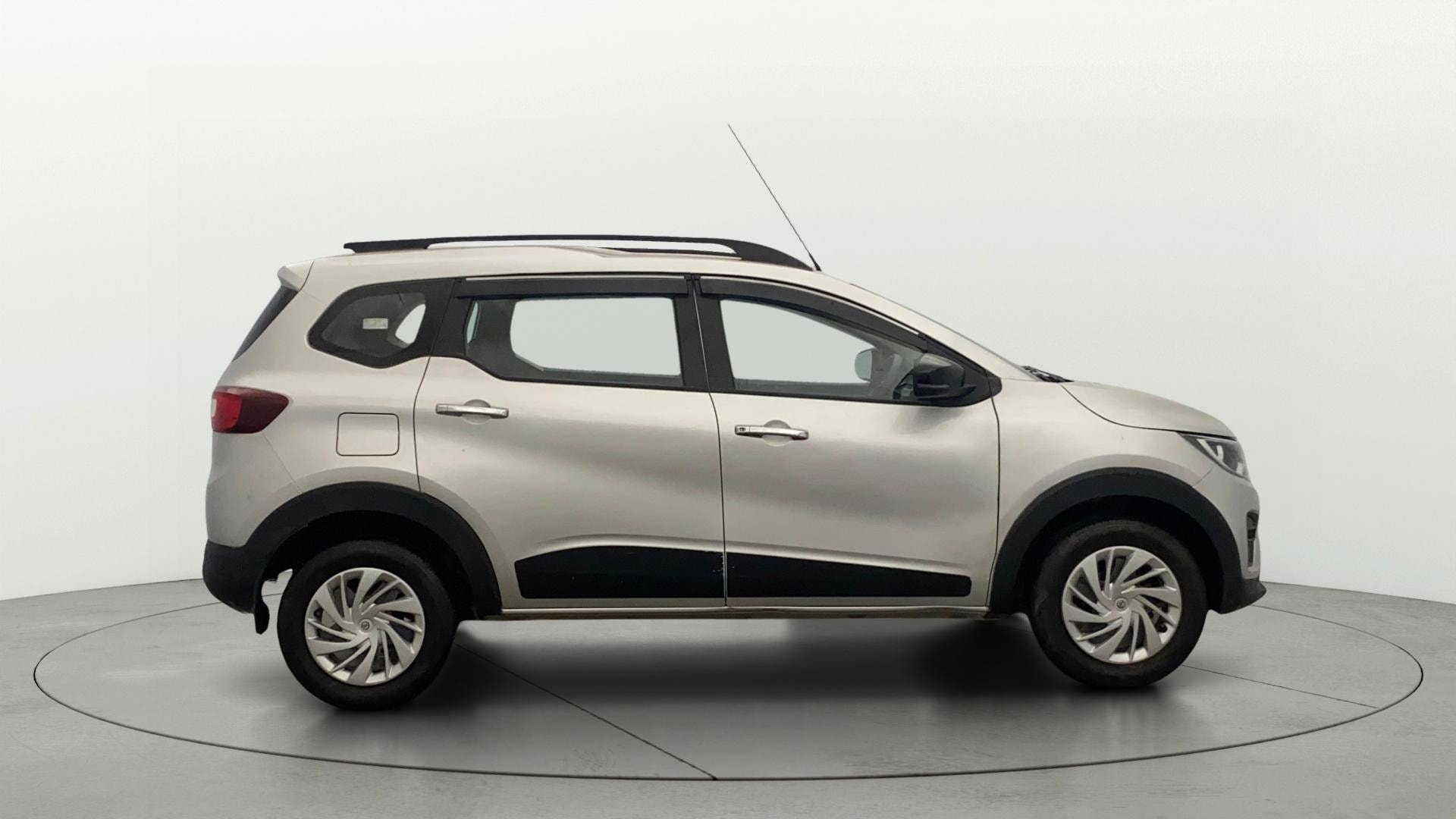 View 2024 Renault Triber RXZ Image 27 Used 2024 Renault Triber RXZ Image 27