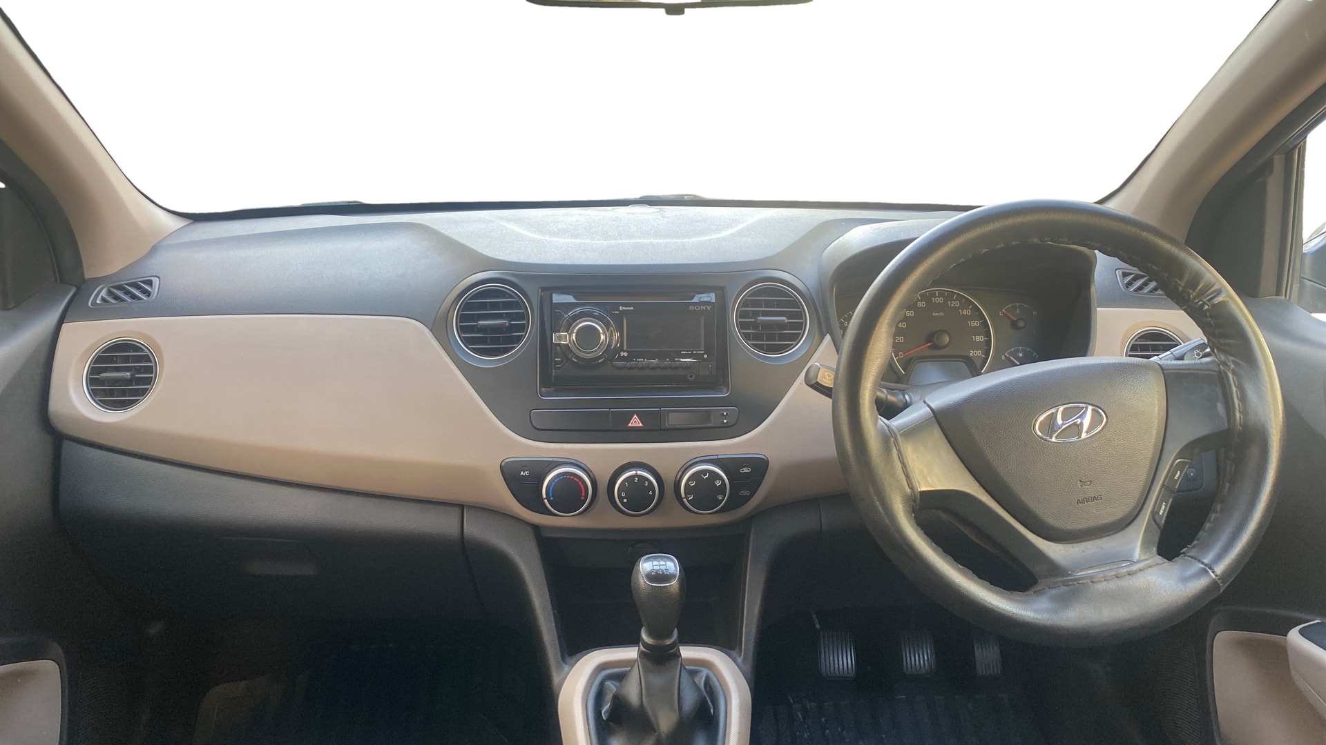 View 2016 Hyundai Grand i10 Magna 1.2 Kappa VTVT Image 16 Used 2016 Hyundai Grand i10 Magna 1.2 Kappa VTVT Image 16