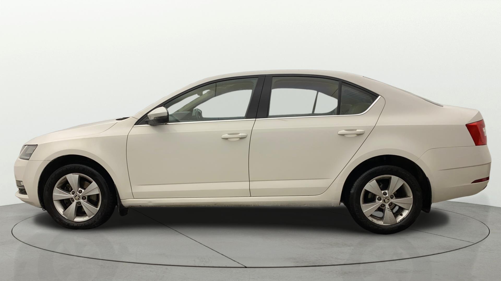 View 2019 Skoda Octavia 1.4 Style TSI MT Image 6 Used 2019 Skoda Octavia 1.4 Style TSI MT Image 6