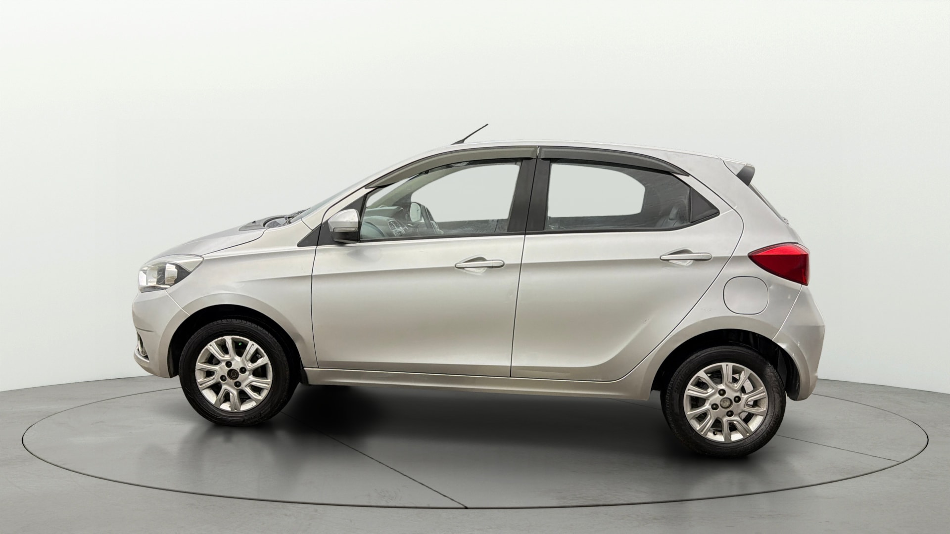 View 2017 Tata Tiago Revotorq XB Image 5 Used 2017 Tata Tiago Revotorq XB Image 5