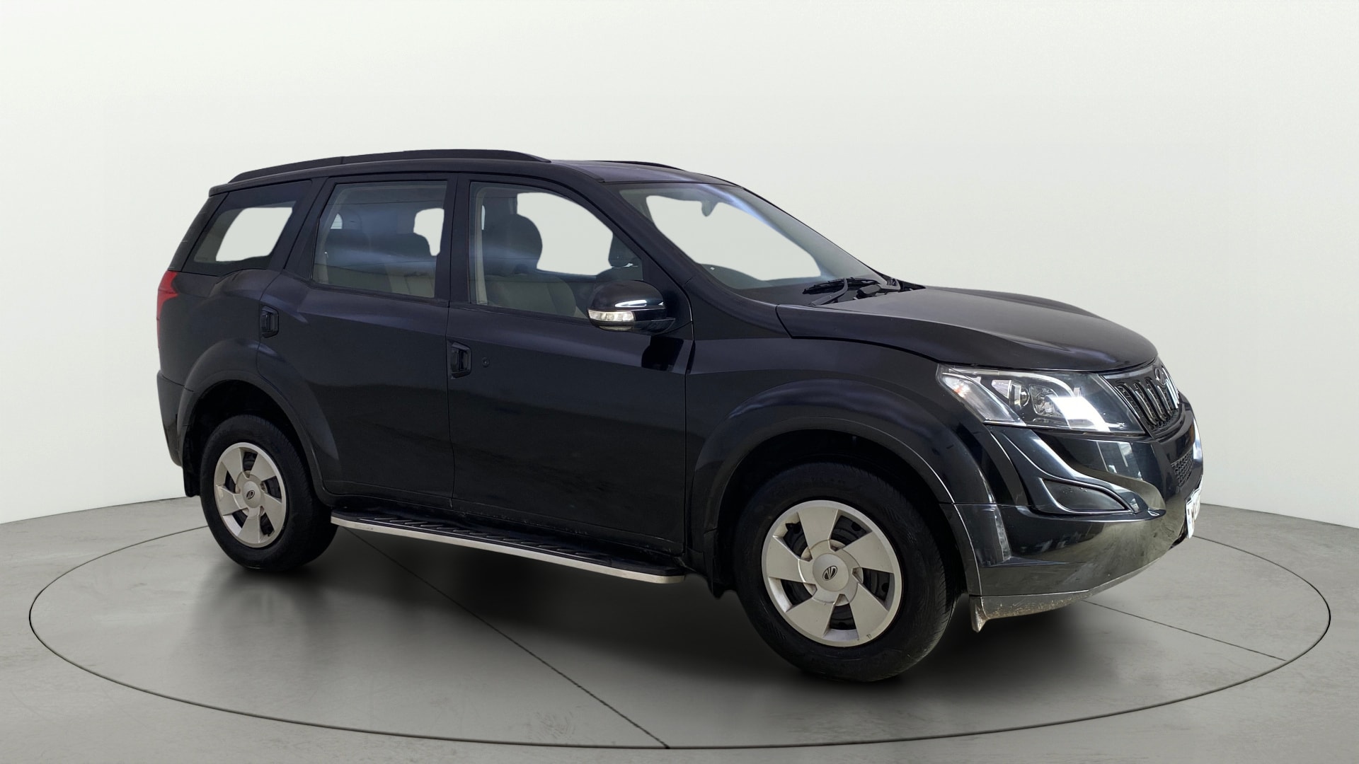View 2018 Mahindra XUV500 W6 AT Image 37 Used 2018 Mahindra XUV500 W6 AT Image 37